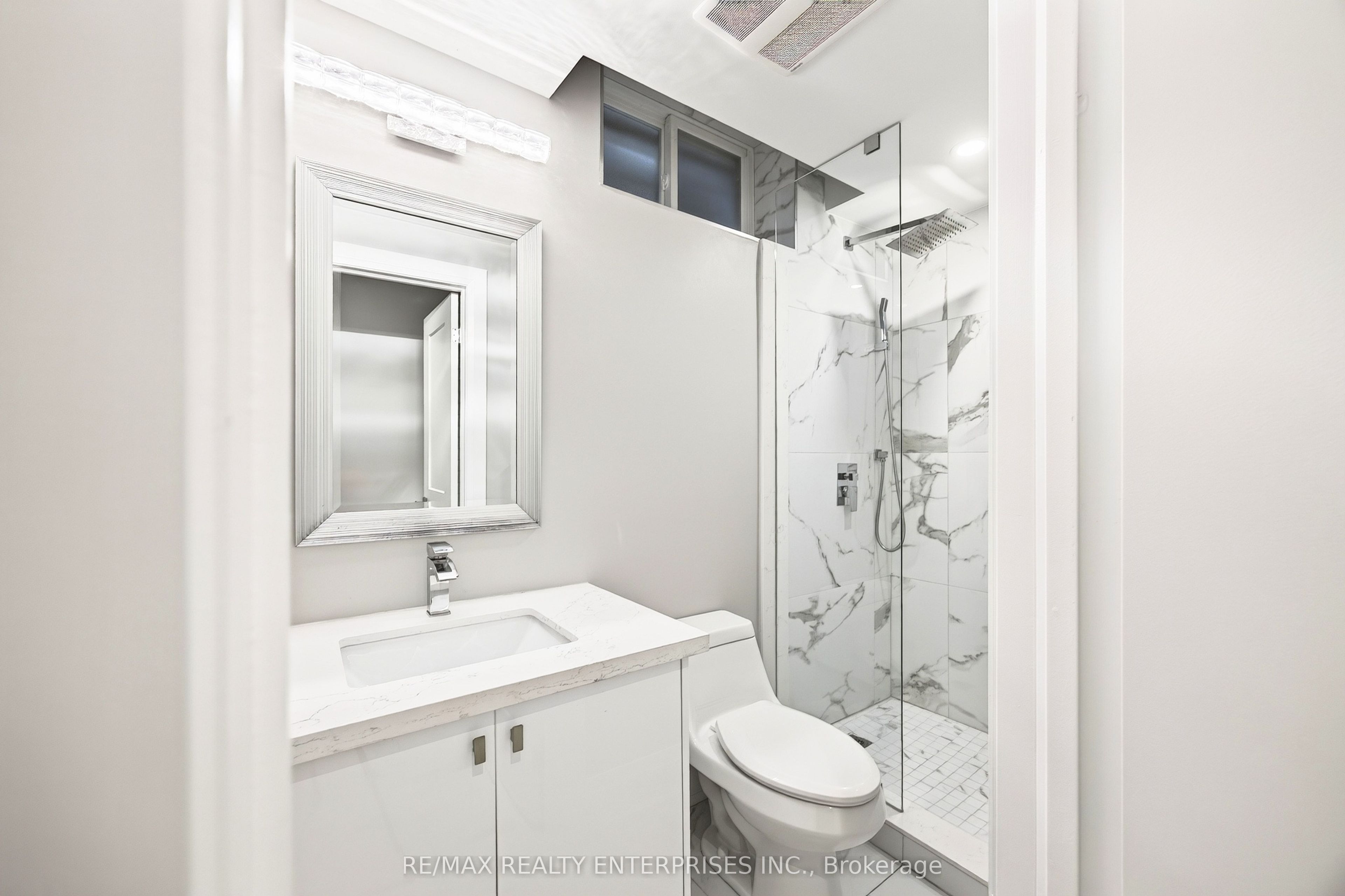 36b Pine Avenue N Property Photo 34