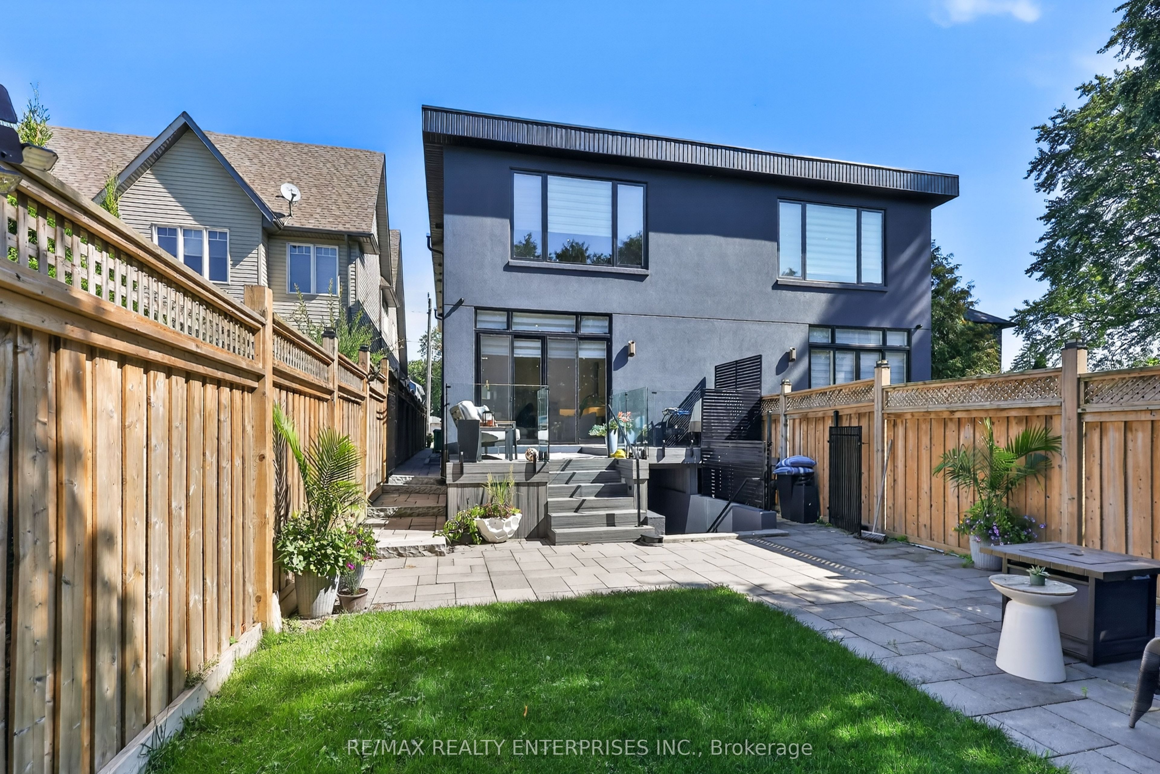 36b Pine Avenue N Property Photo 37
