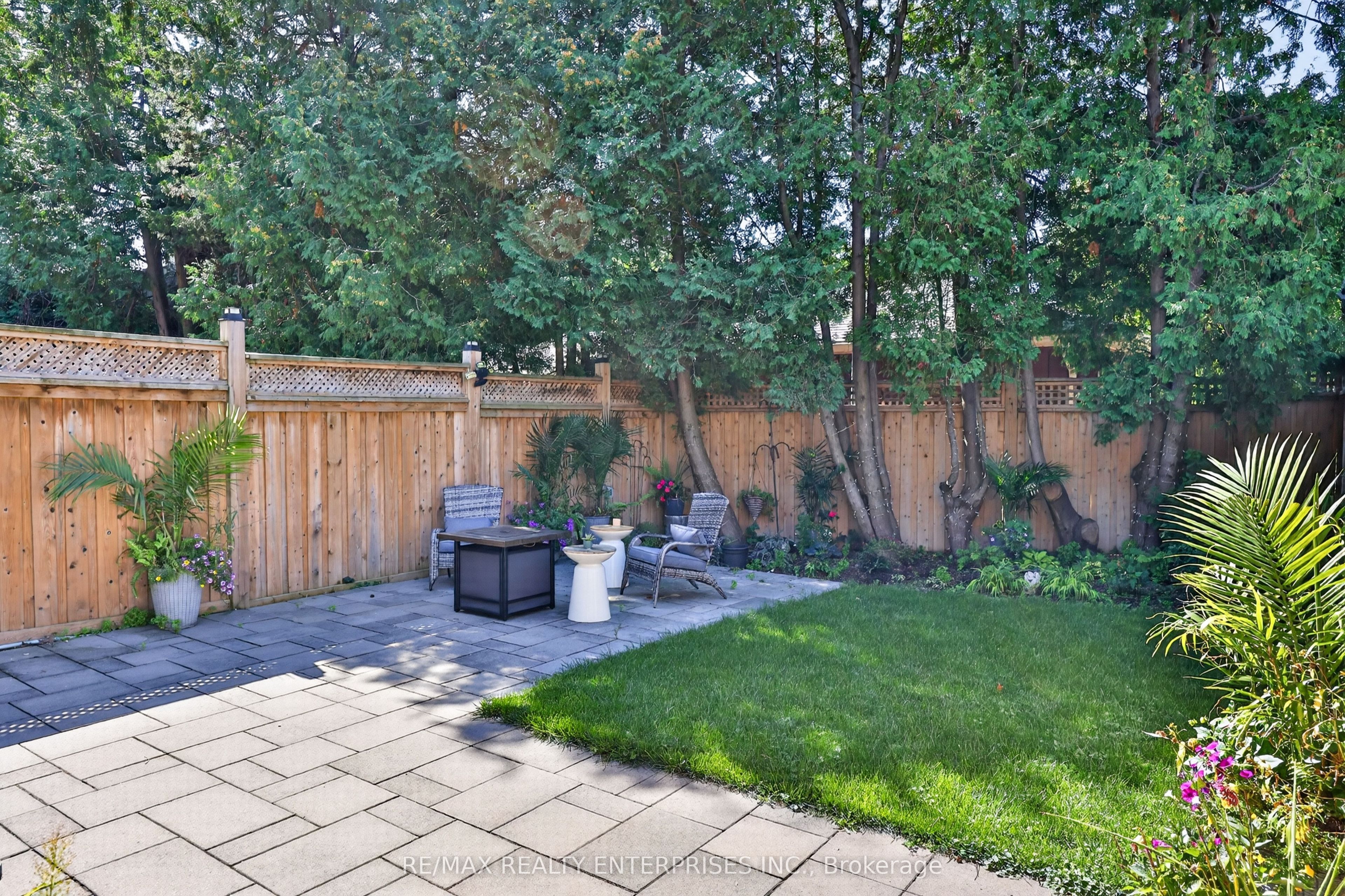 36b Pine Avenue N Property Photo 40