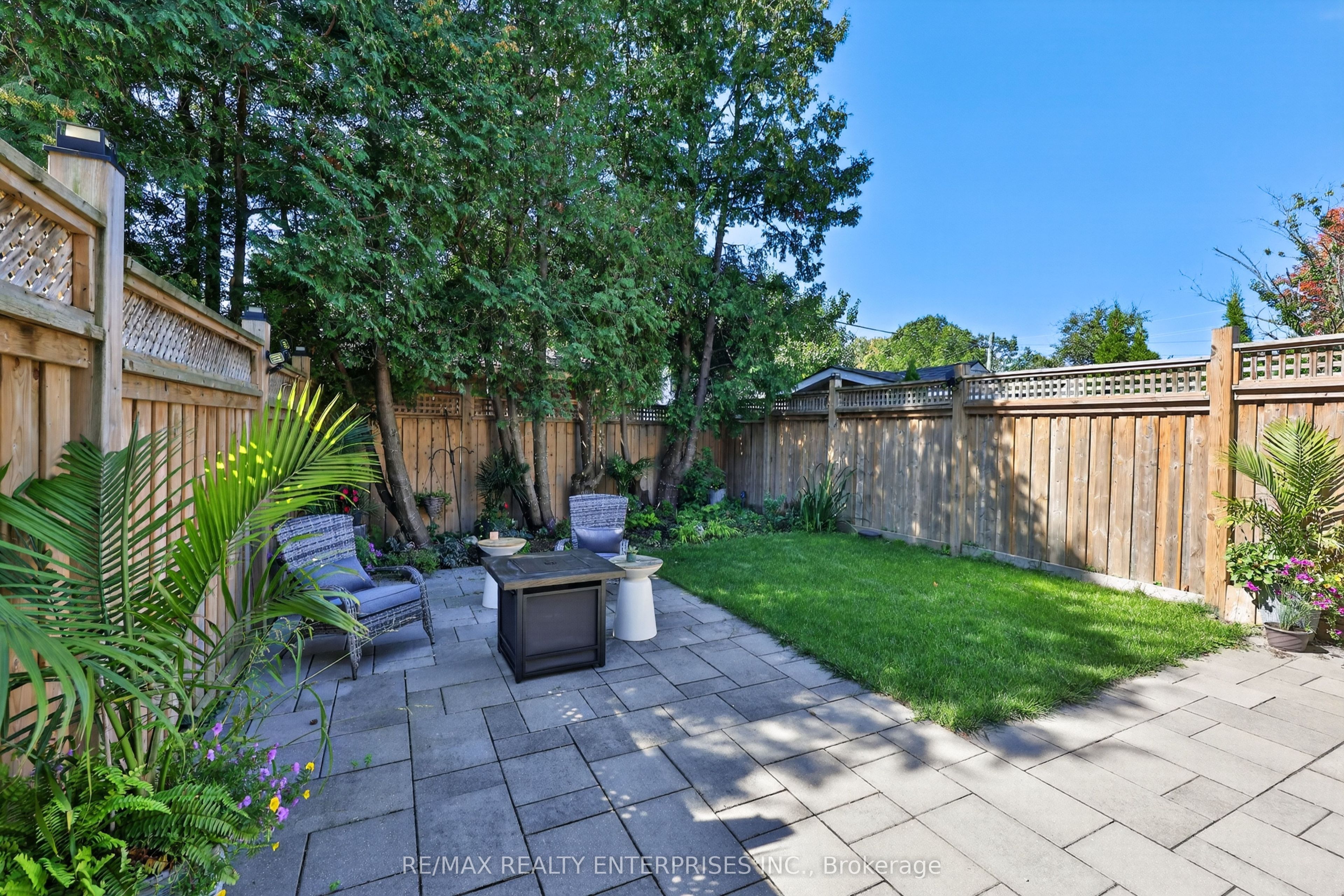 36b Pine Avenue N Property Photo 41