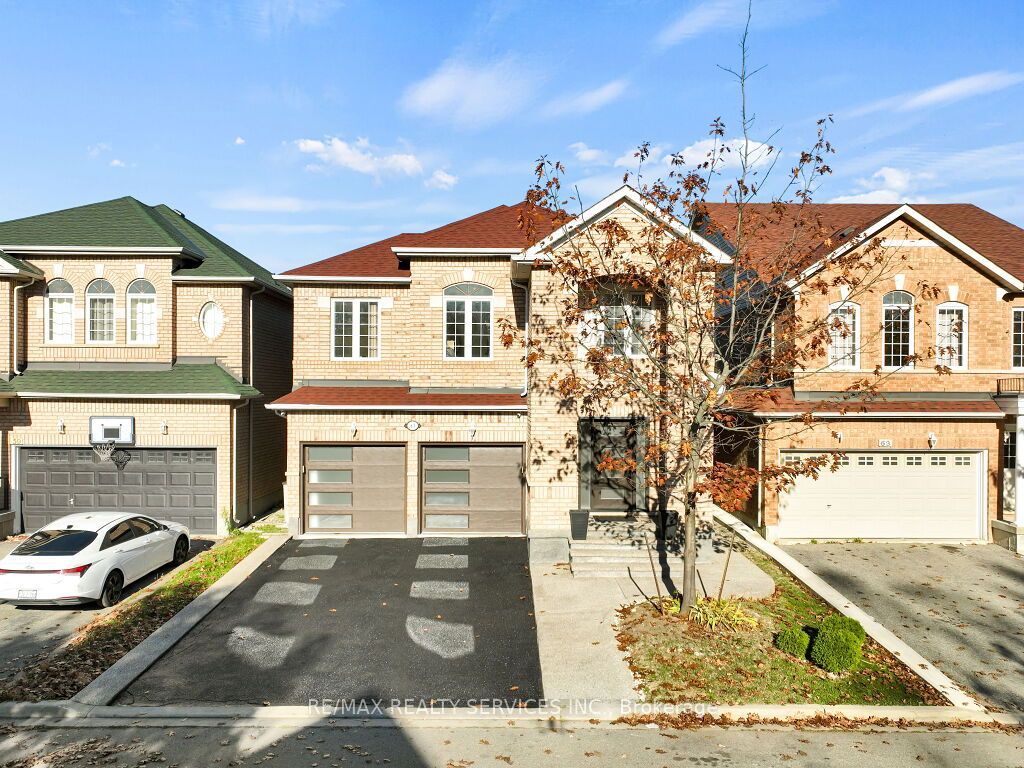 61 Sir Jacobs Crescent Property Photo 2