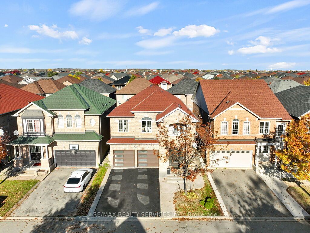 61 Sir Jacobs Crescent Property Photo 3