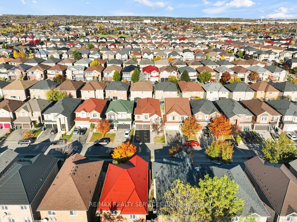 61 Sir Jacobs Crescent Property Photo 4