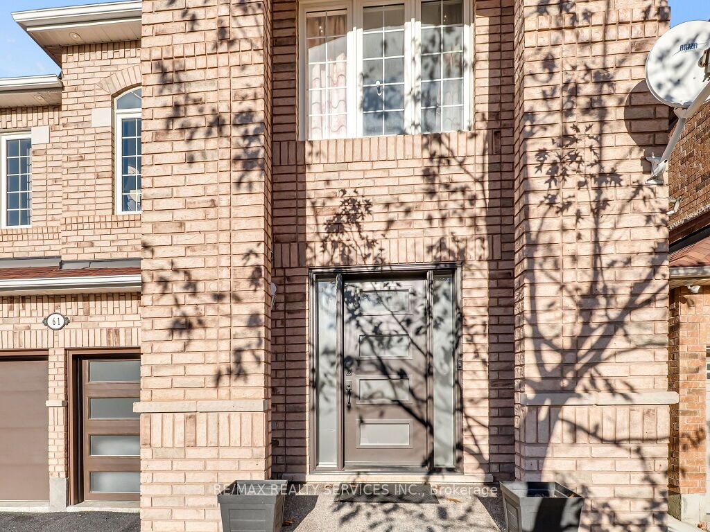 61 Sir Jacobs Crescent Property Photo 5