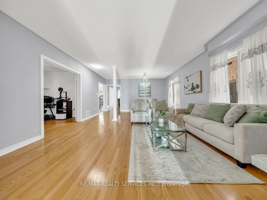 61 Sir Jacobs Crescent Property Photo 9