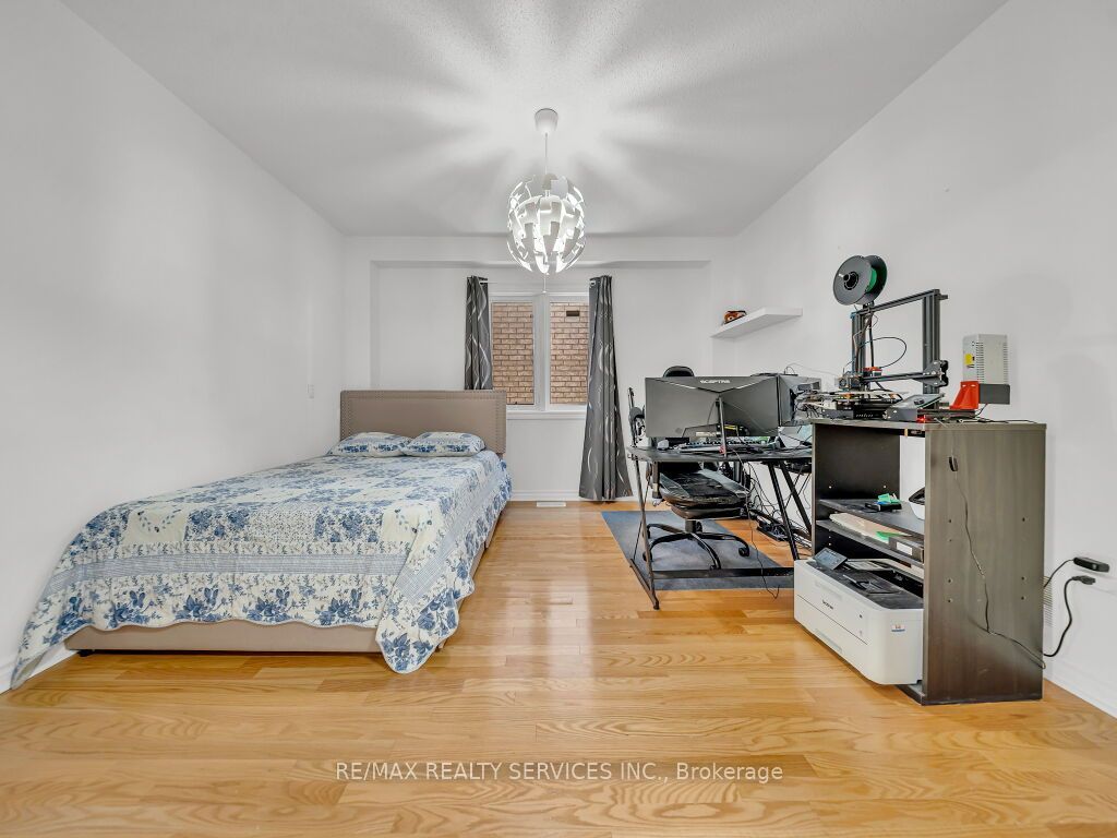 61 Sir Jacobs Crescent Property Photo 20
