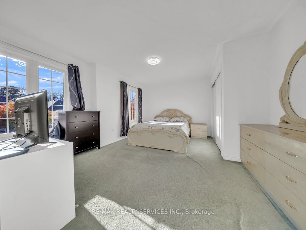 61 Sir Jacobs Crescent Property Photo 28