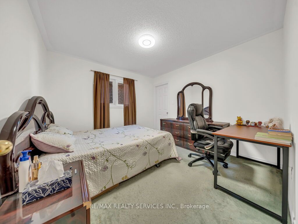 61 Sir Jacobs Crescent Property Photo 33
