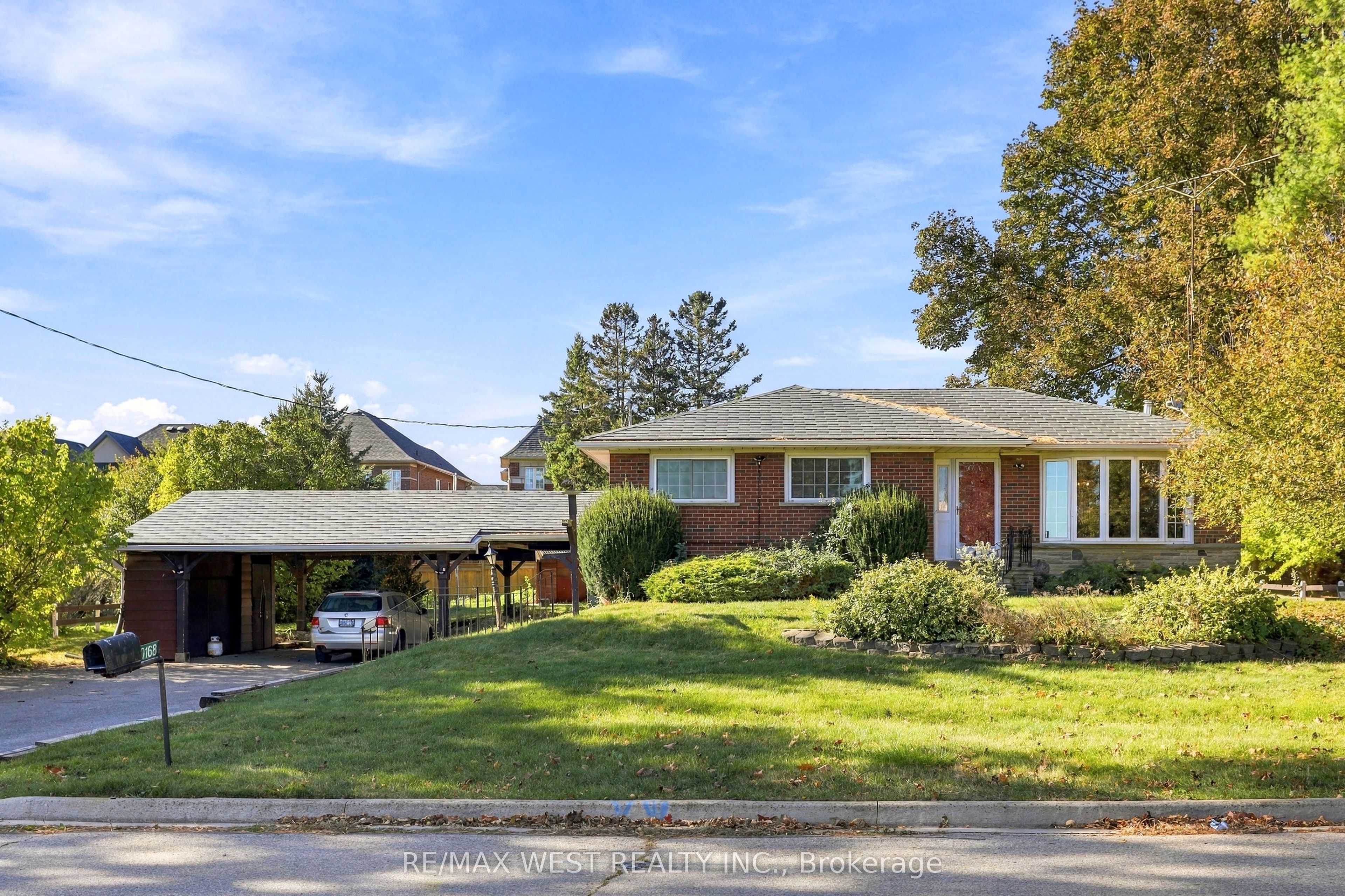 10168 Tenth Line Property Photo 1