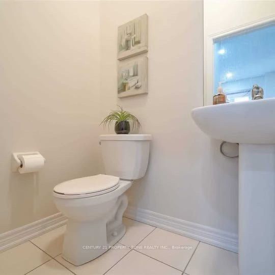 17 Angelfish Road Upper Property Photo 13
