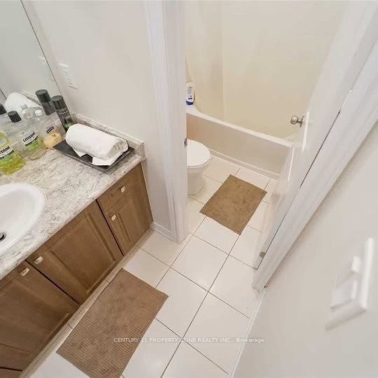 17 Angelfish Road Upper Property Photo 14