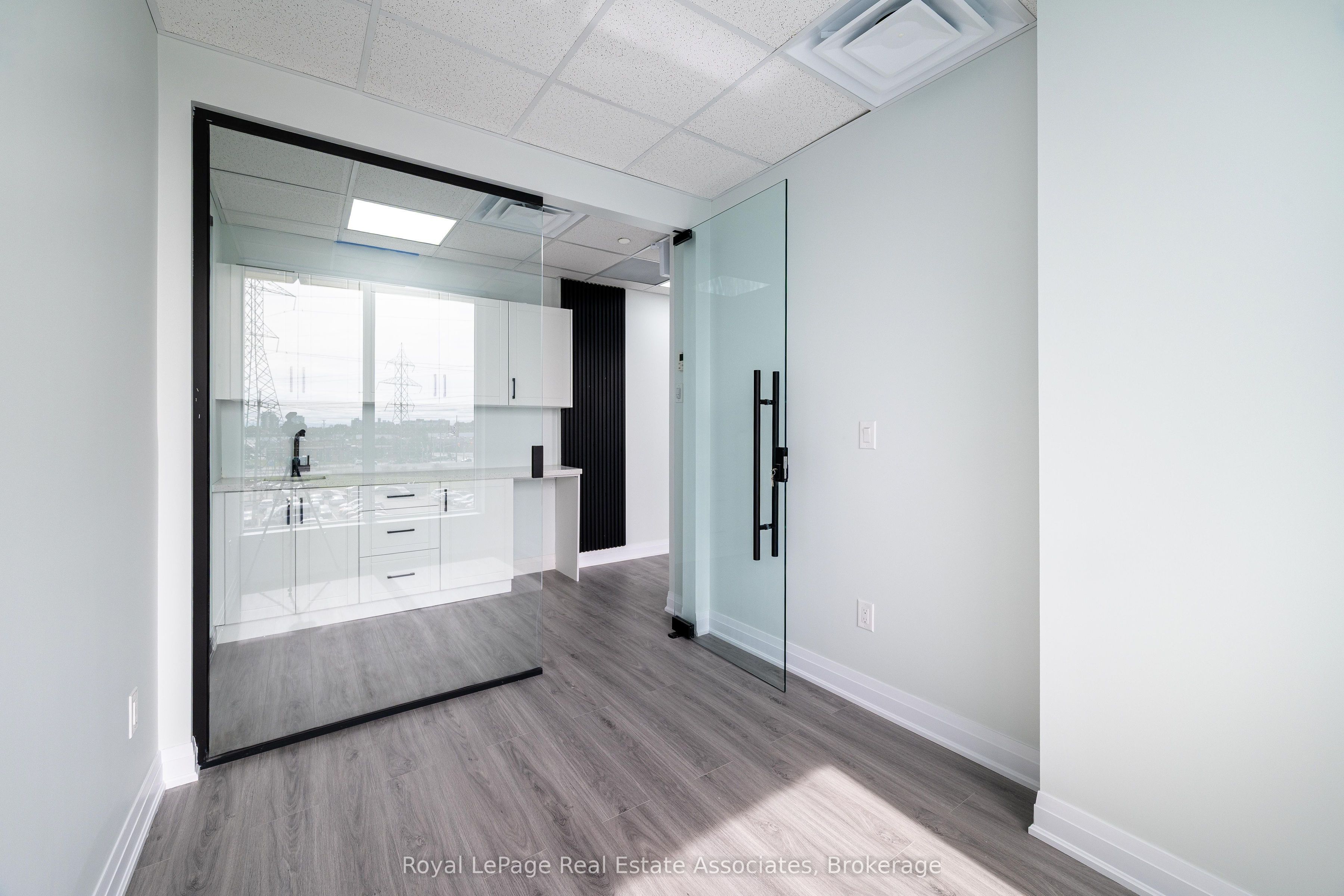 996 Martin Grove Road 310 Property Photo 12