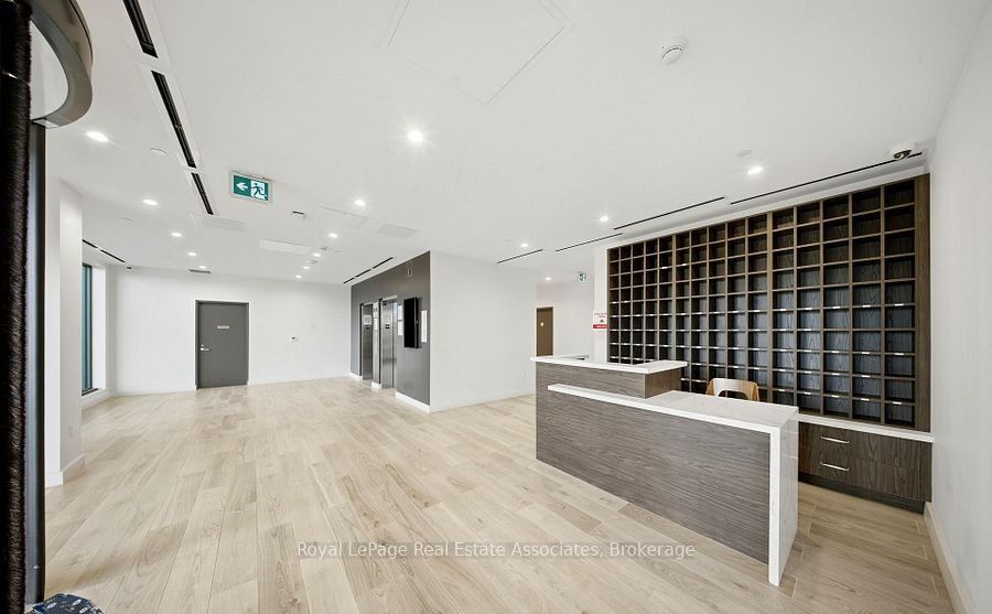 996 Martin Grove Road 310 Property Photo 17