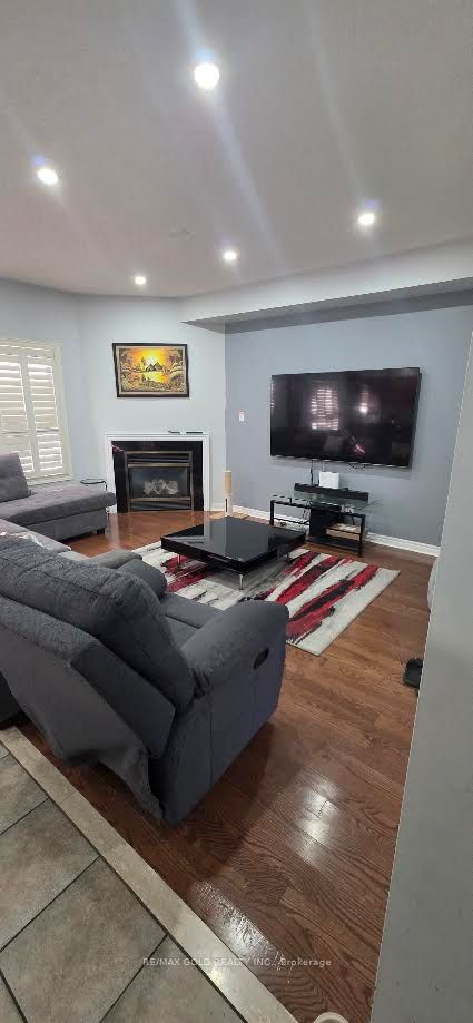 1202 Costigen Road Property Photo 4