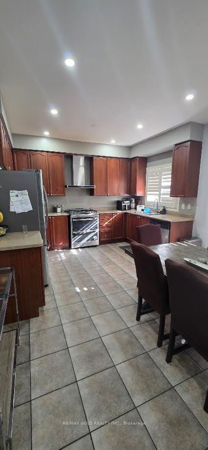 1202 Costigen Road Property Photo 8