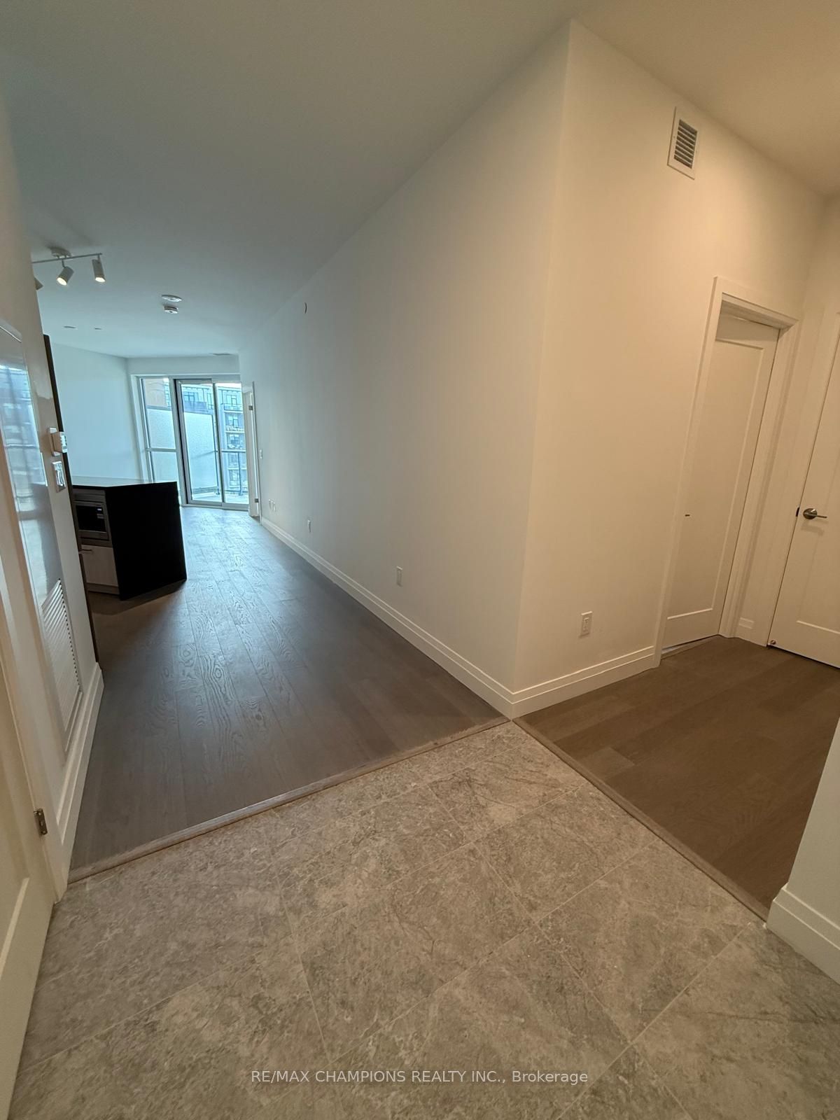 26 Mill Street 401 Property Photo 16