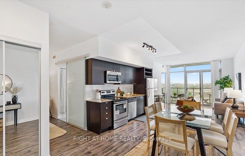105 The Queens Way 3313 Property Photo 3