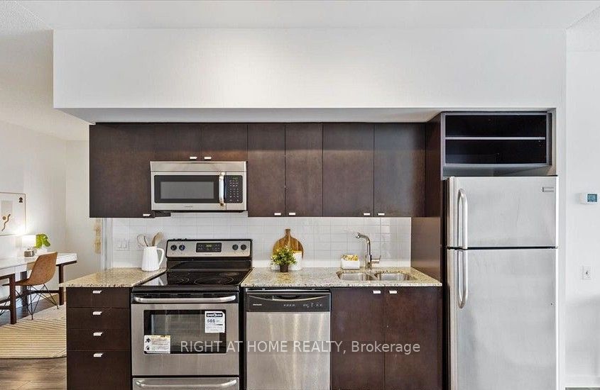 105 The Queens Way 3313 Property Photo 6