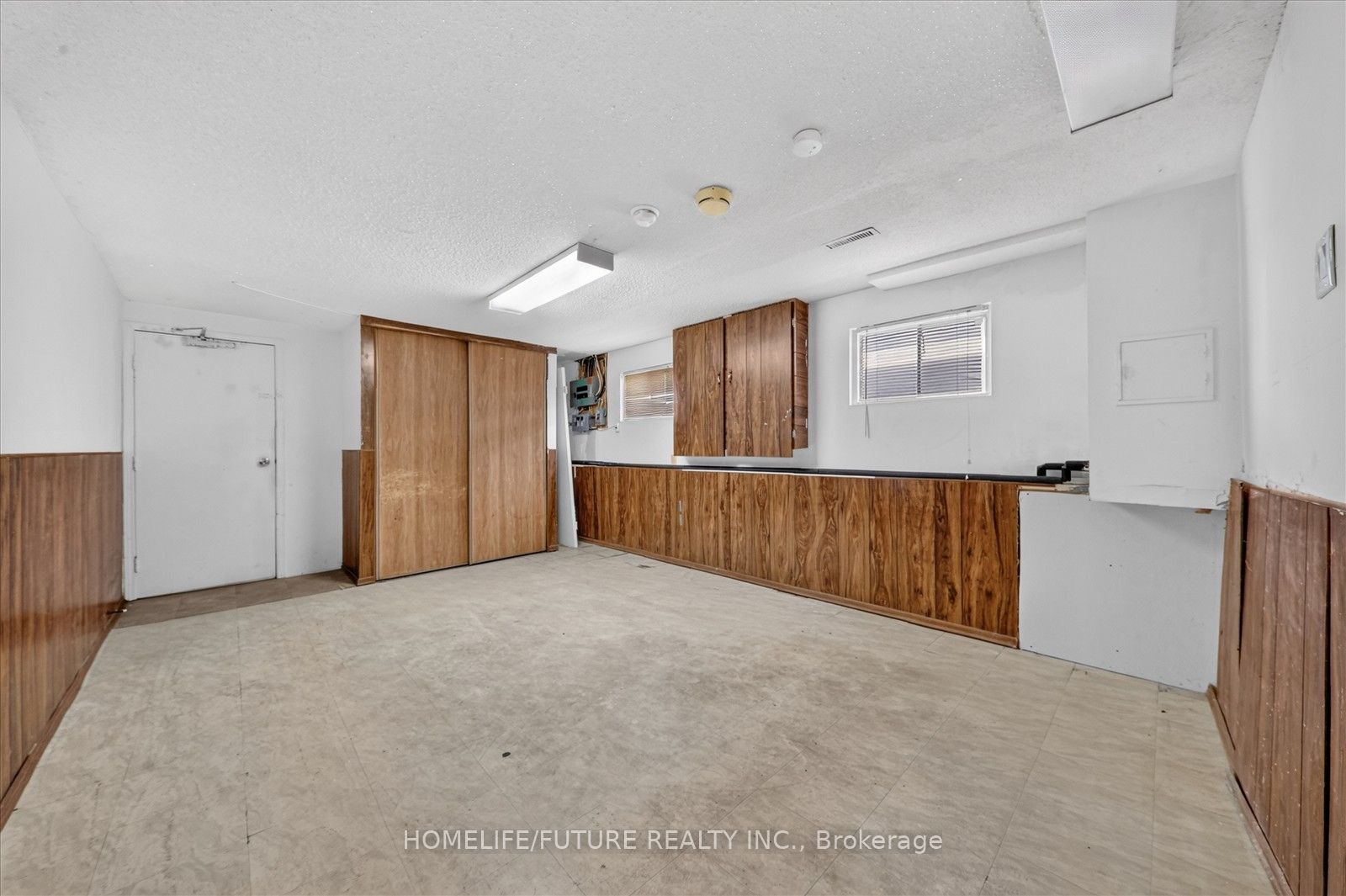 7 Winterfold Drive Property Photo 37