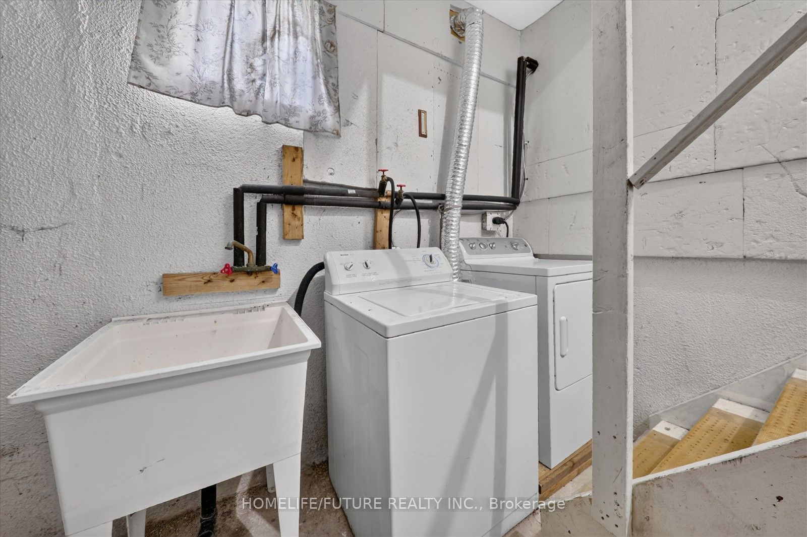 7 Winterfold Drive Property Photo 39