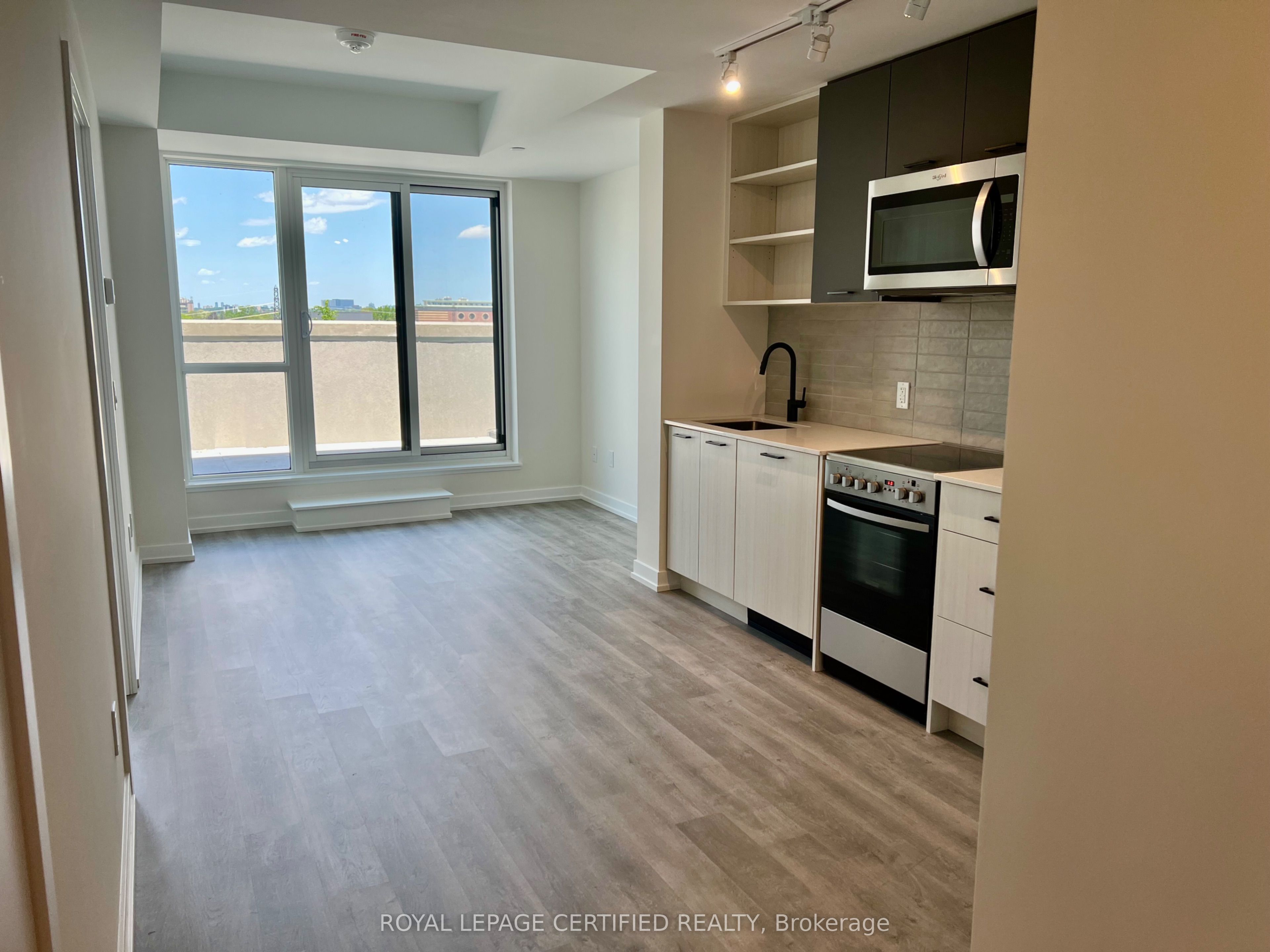 2300 St. Clair Avenue W 522 Property Photo 6