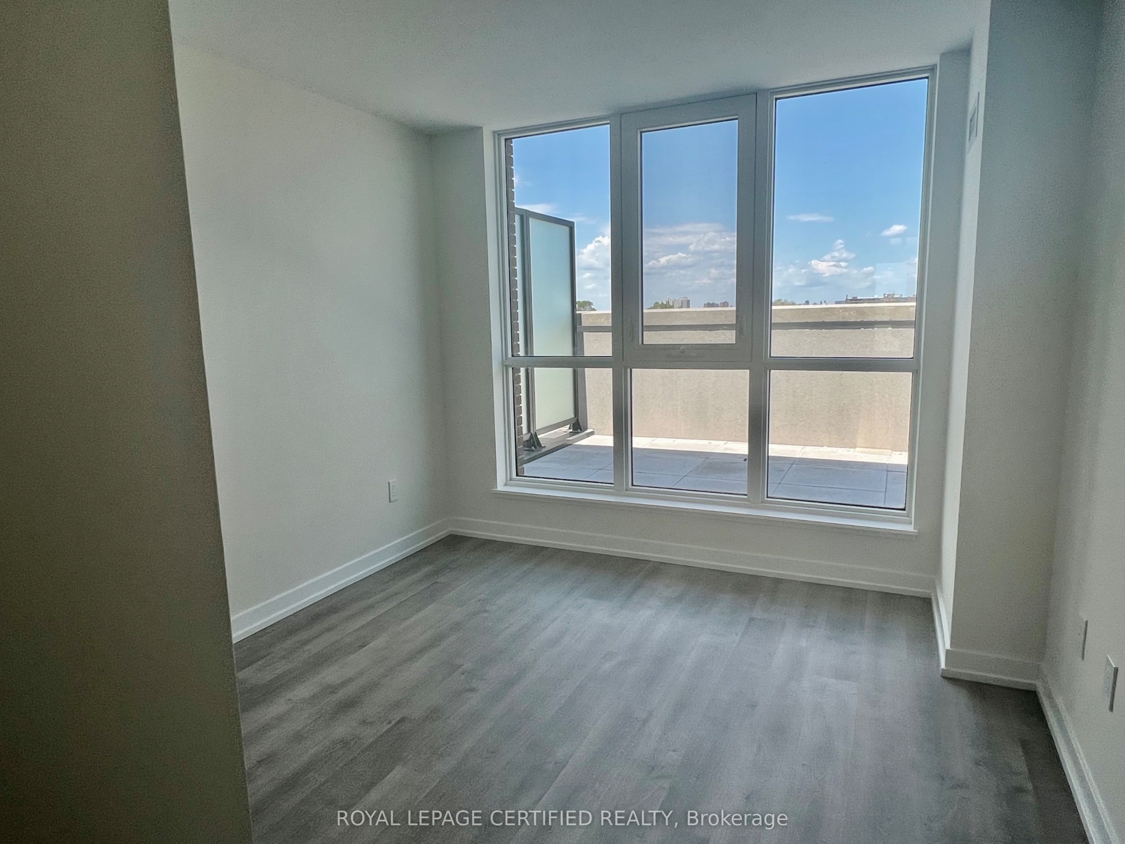 2300 St. Clair Avenue W 522 Property Photo 10