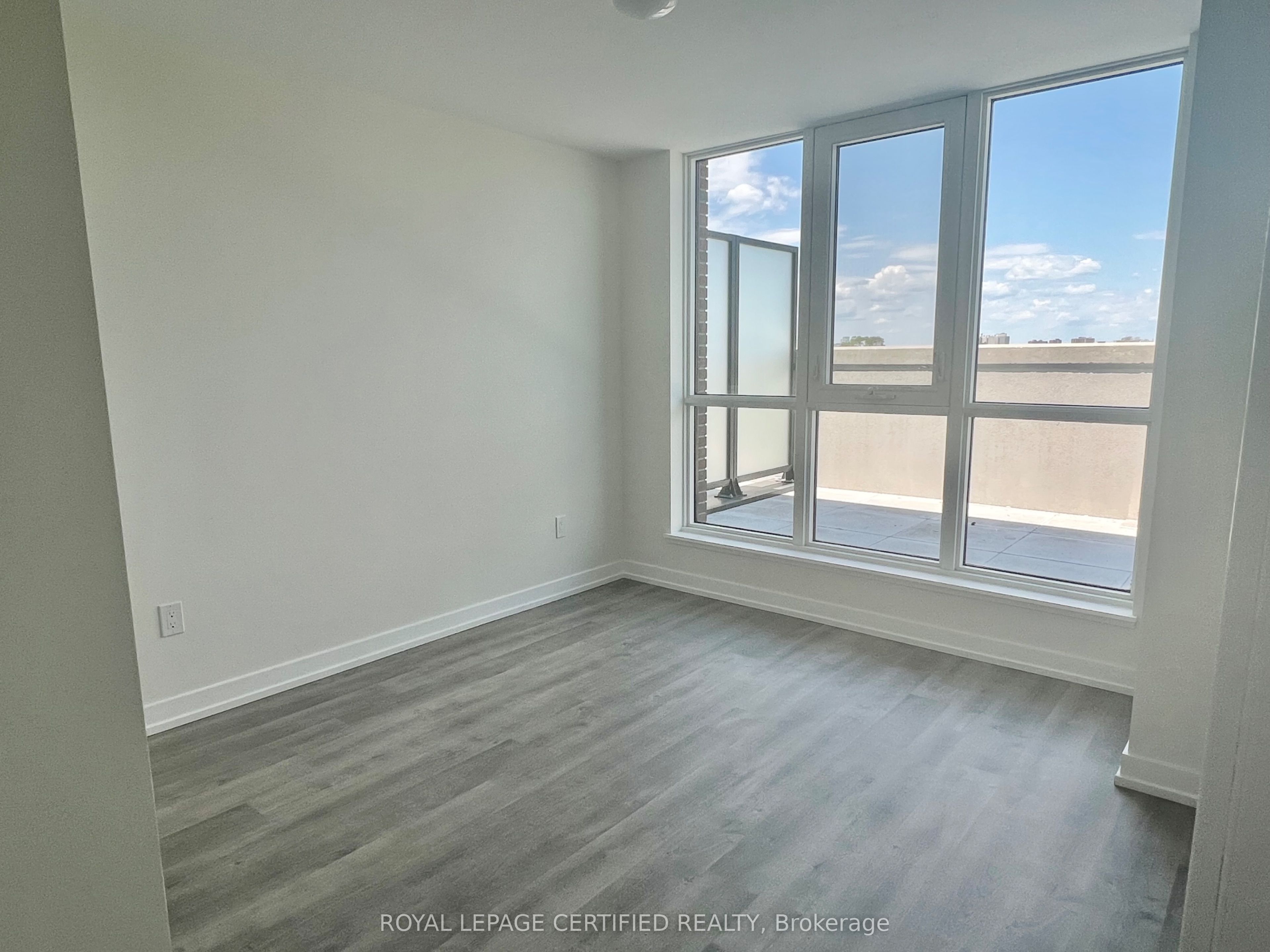 2300 St. Clair Avenue W 522 Property Photo 12
