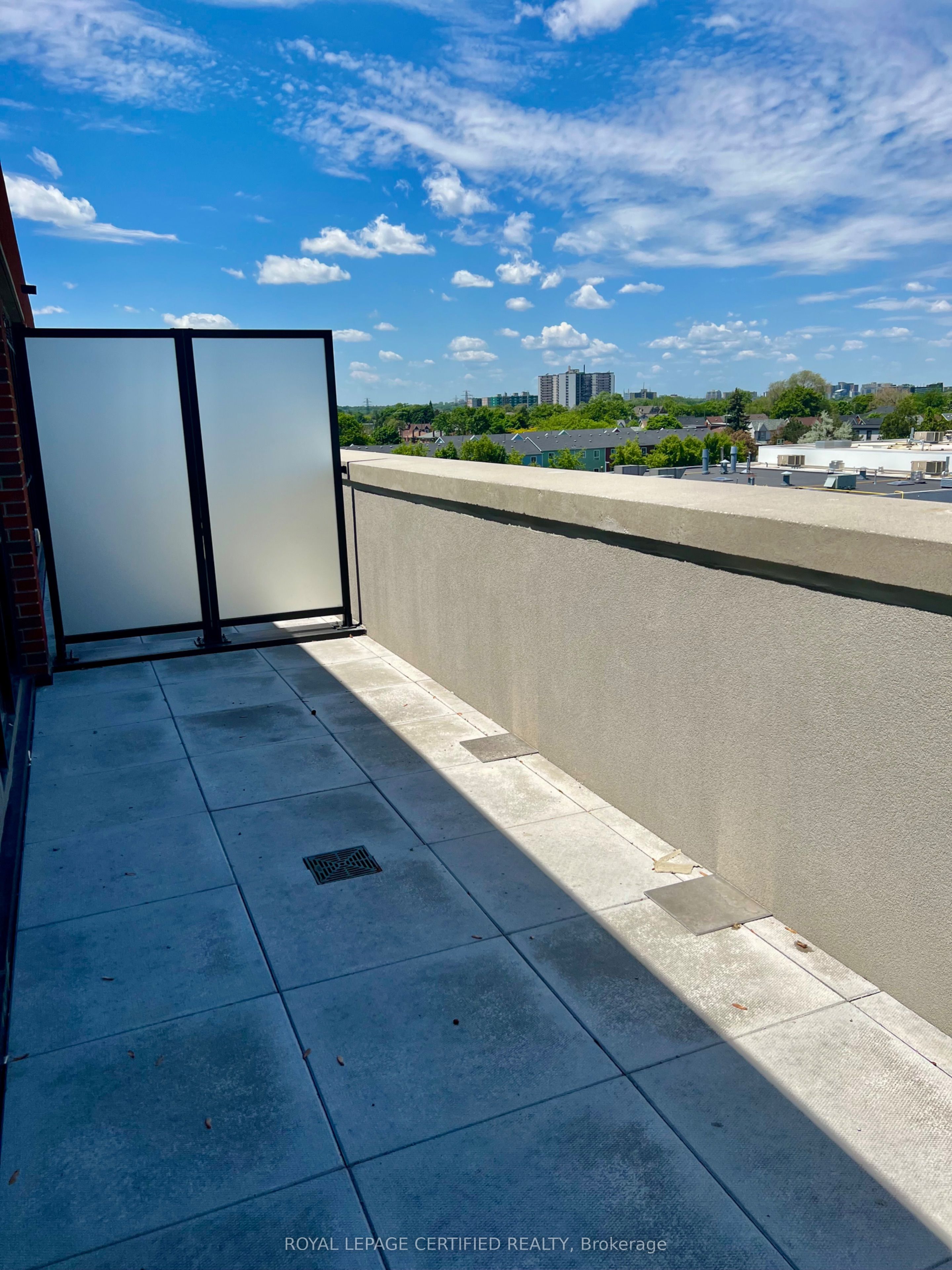 2300 St. Clair Avenue W 522 Property Photo 20