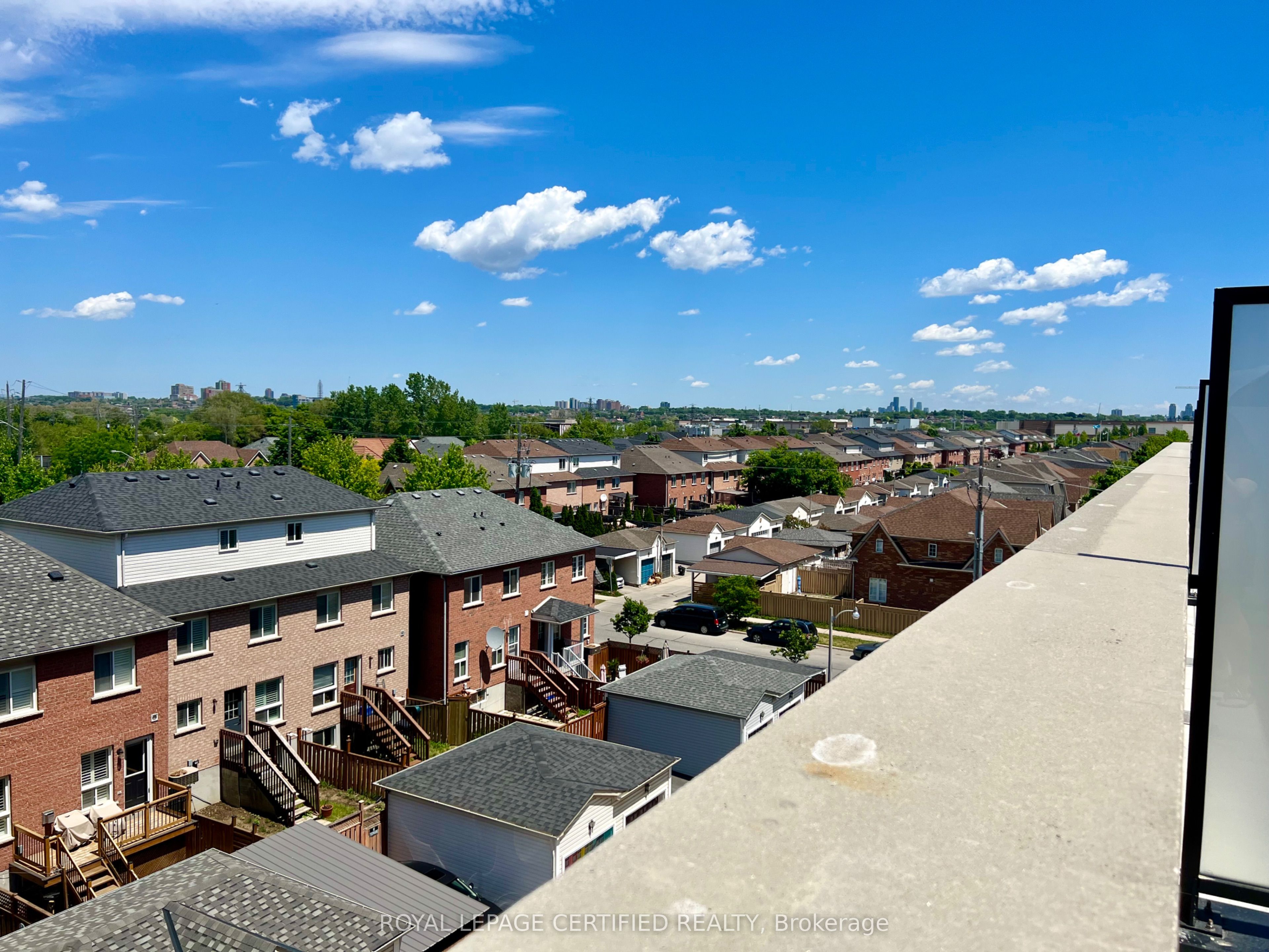 2300 St. Clair Avenue W 522 Property Photo 23