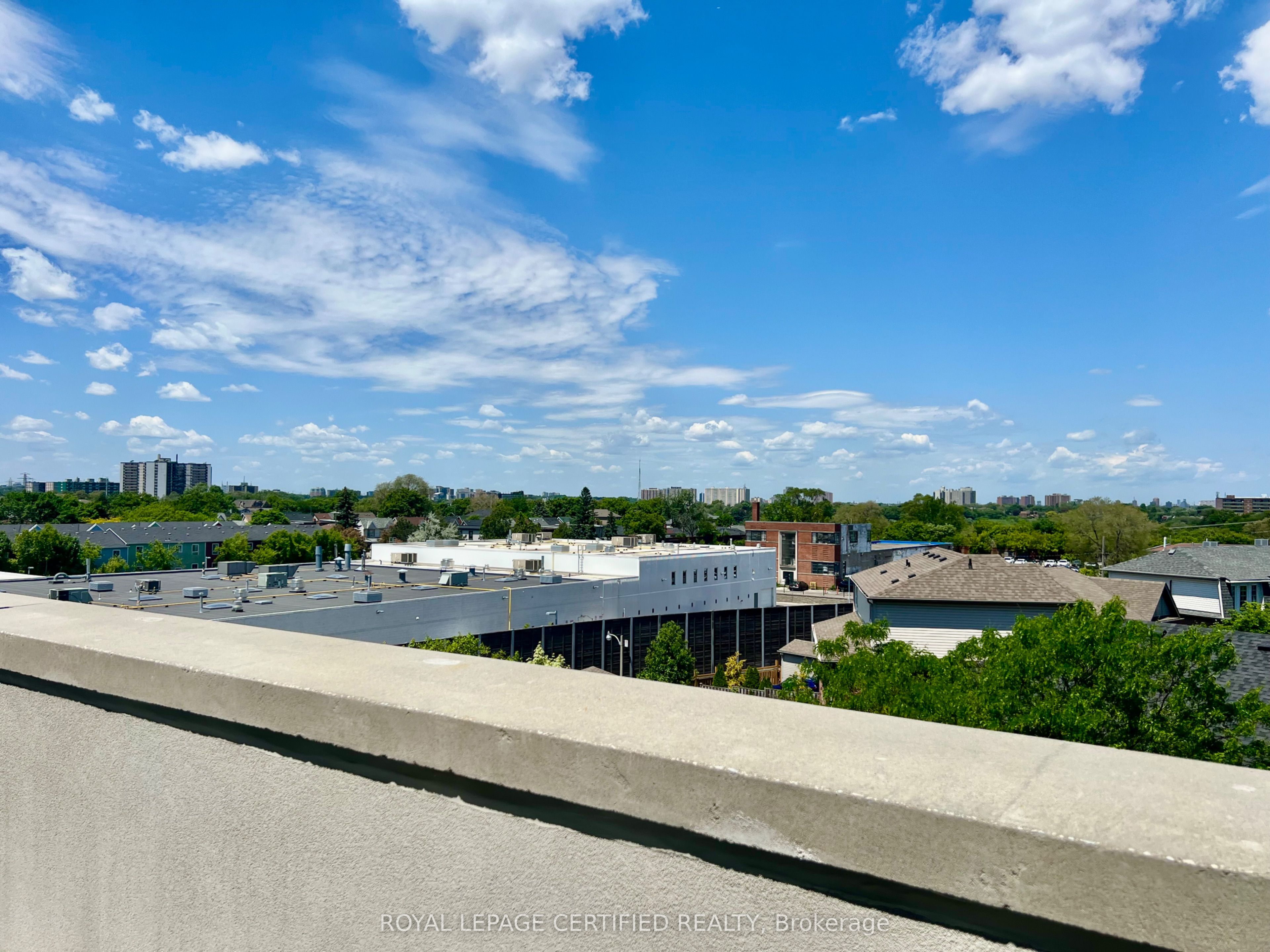2300 St. Clair Avenue W 522 Property Photo 25
