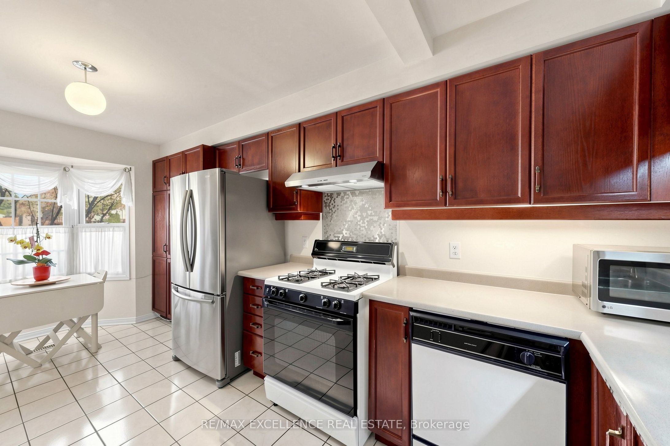 72 Desert Sand Drive Property Photo 13