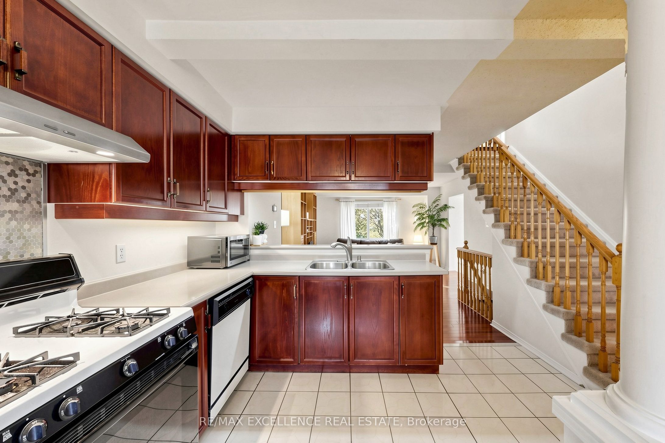 72 Desert Sand Drive Property Photo 14