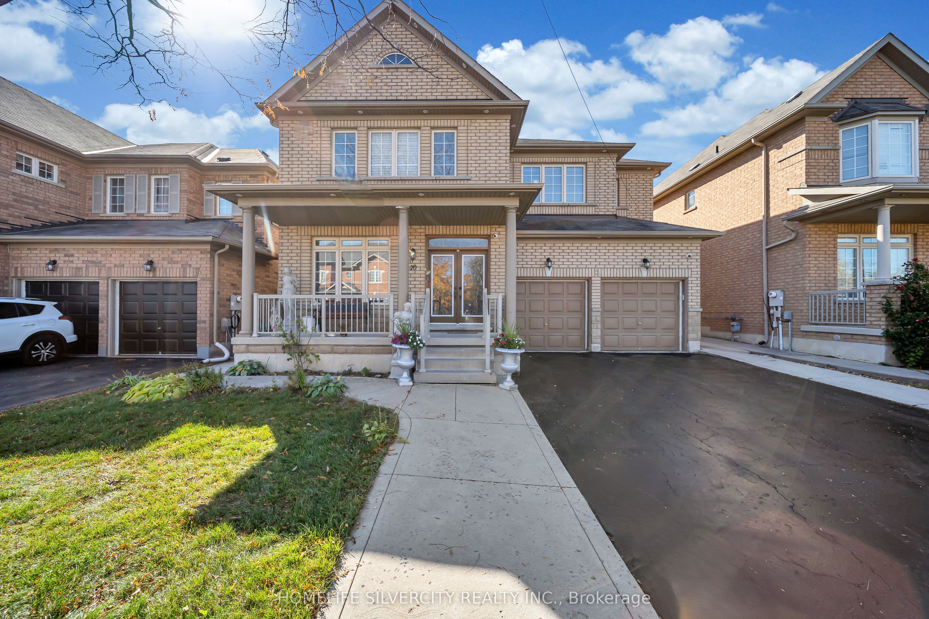 70 Appleaire Crescent Property Photo 1