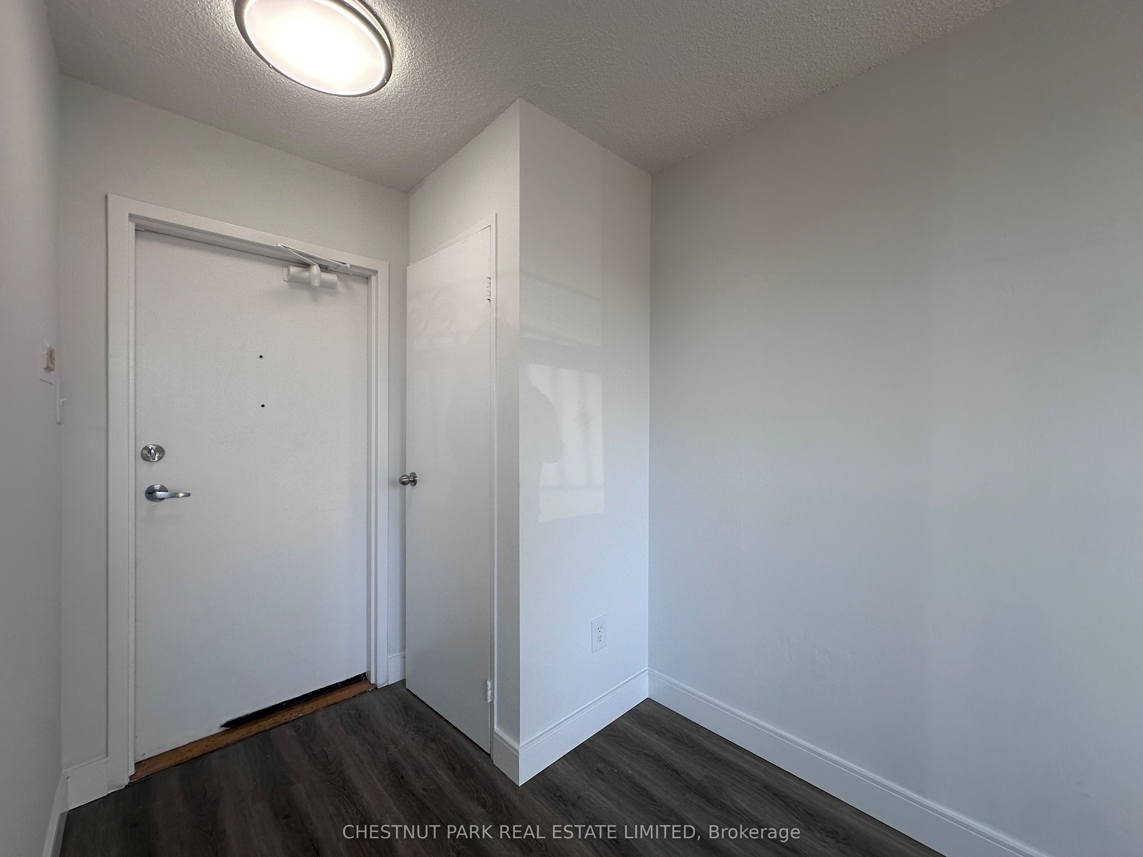 1060 Caven Street 109 Property Photo 4