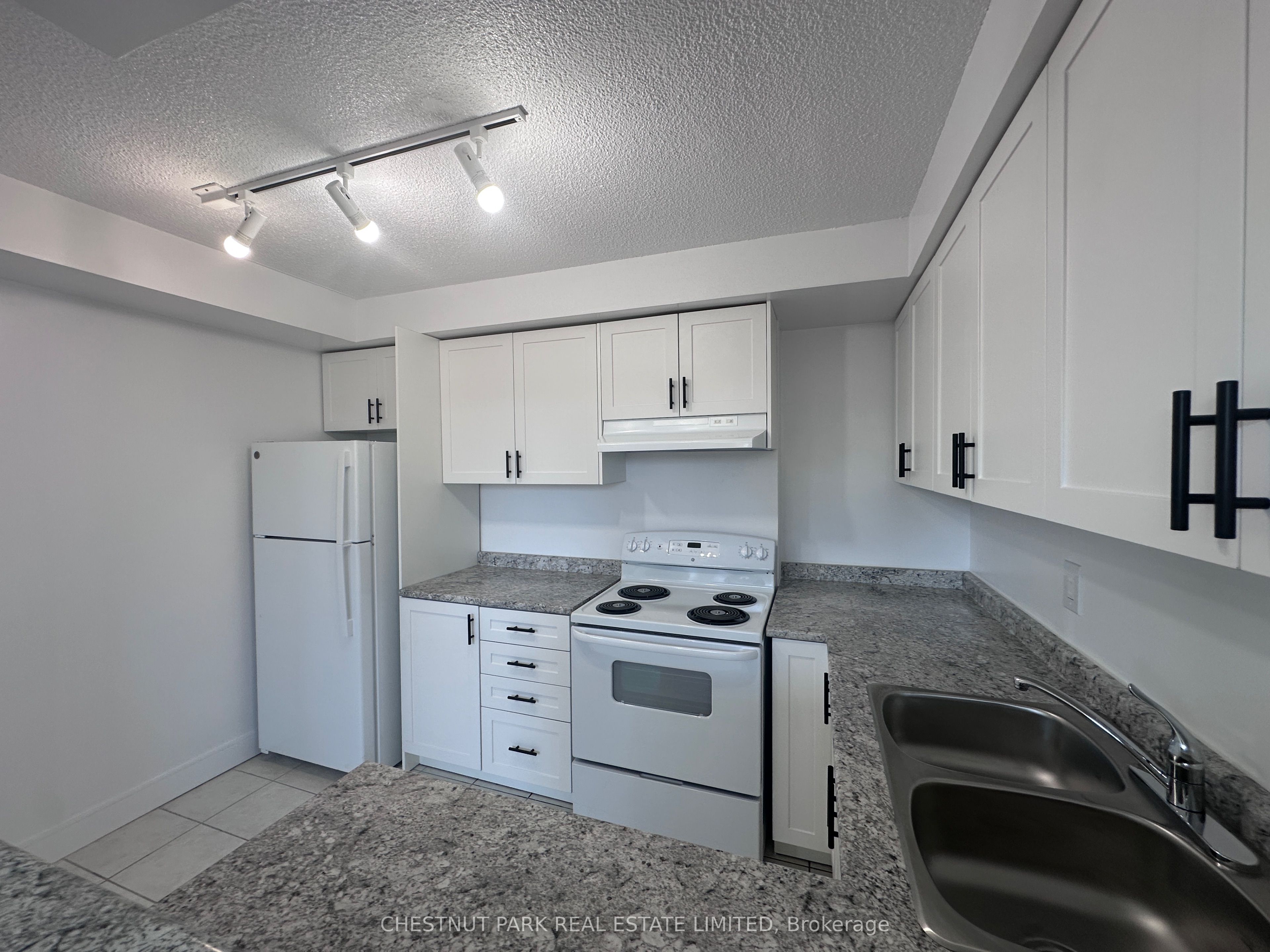 1060 Caven Street 109 Property Photo 12
