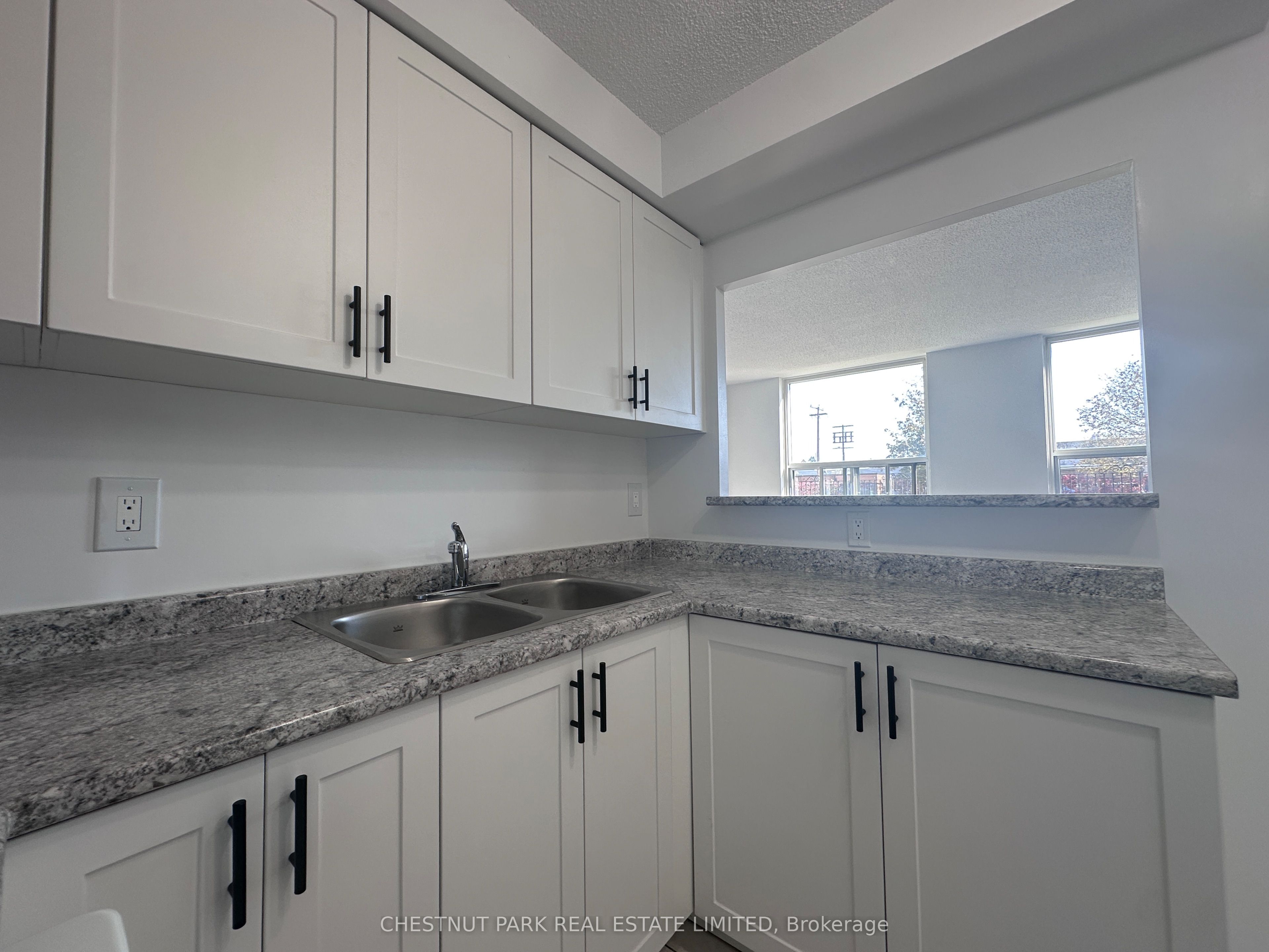 1060 Caven Street 109 Property Photo 18