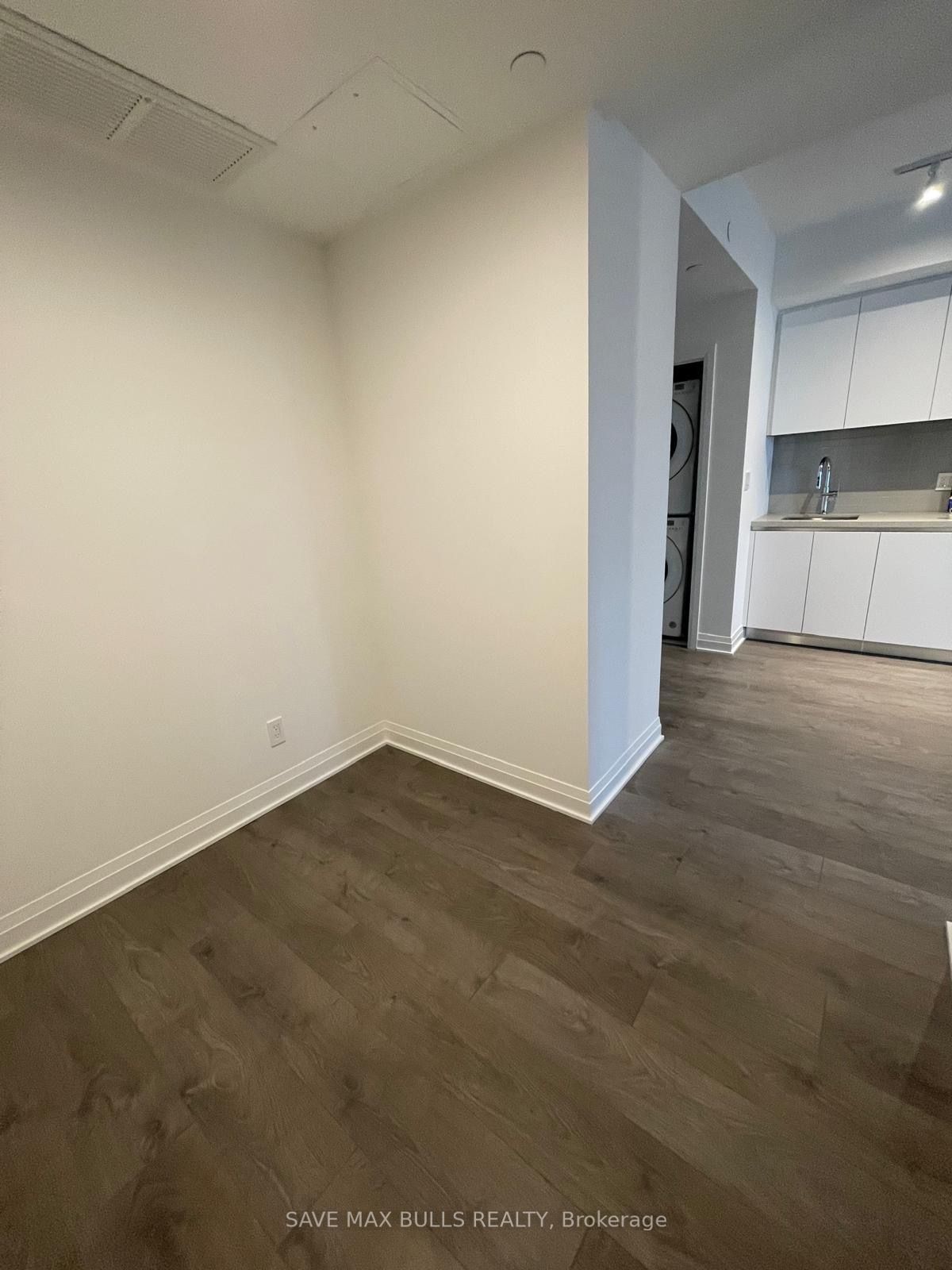 4023 The Exchange 1806 Property Photo 4