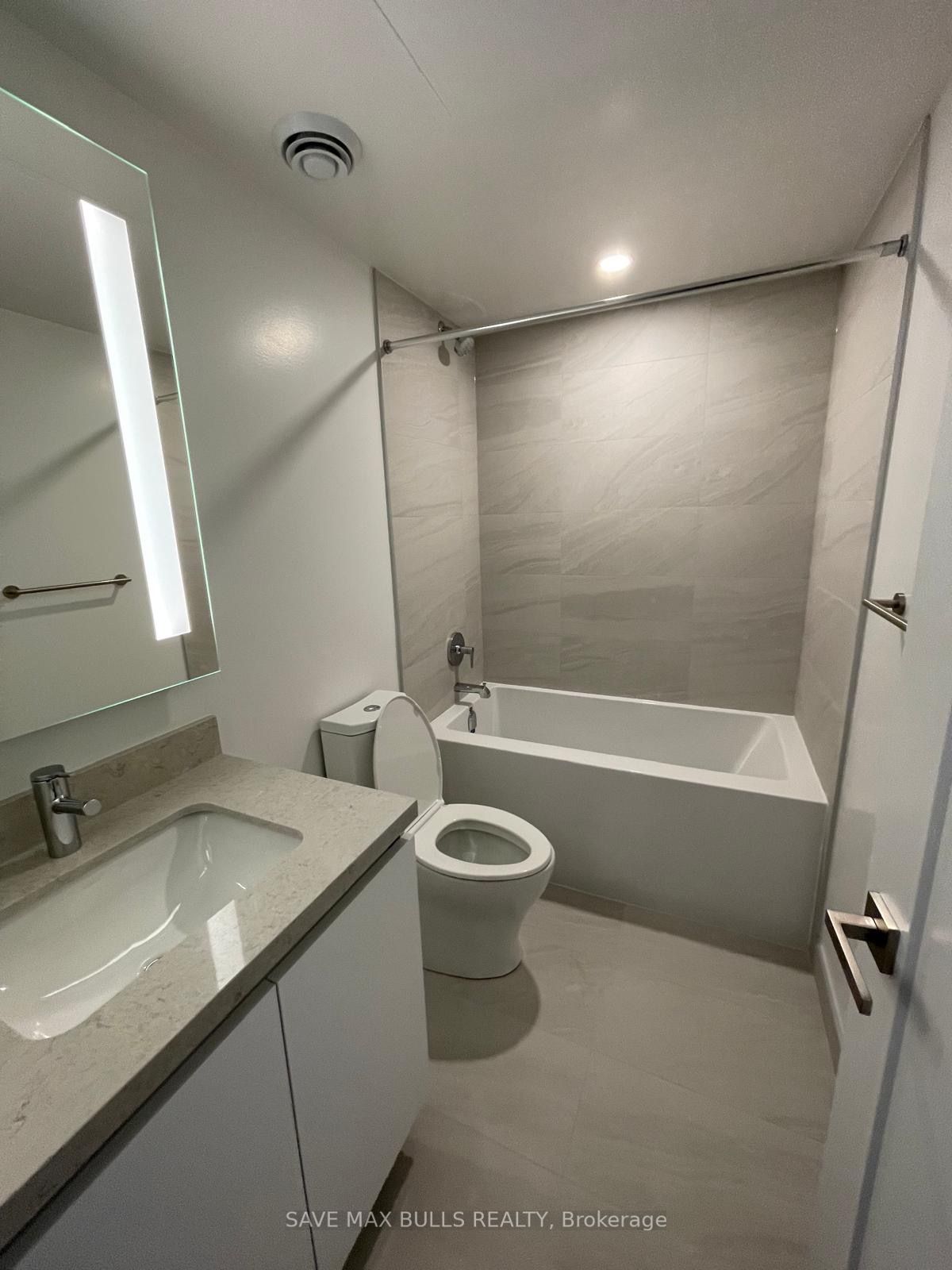 4023 The Exchange 1806 Property Photo 8