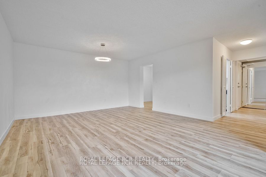 1535 Lakeshore Road E 205 Property Photo 3