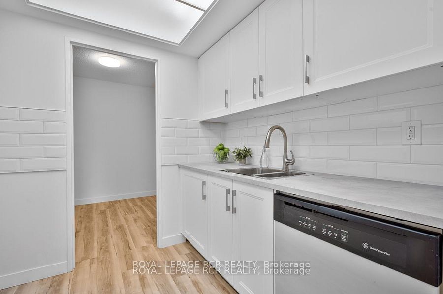 1535 Lakeshore Road E 205 Property Photo 7