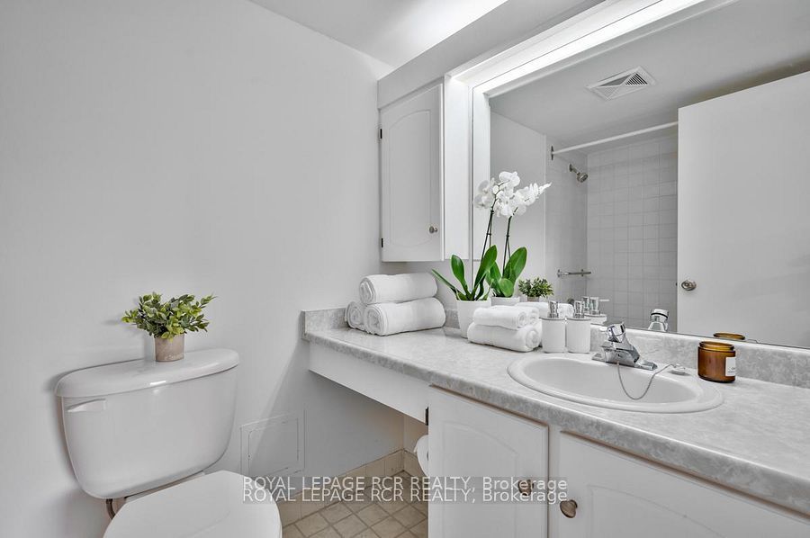 1535 Lakeshore Road E 205 Property Photo 13