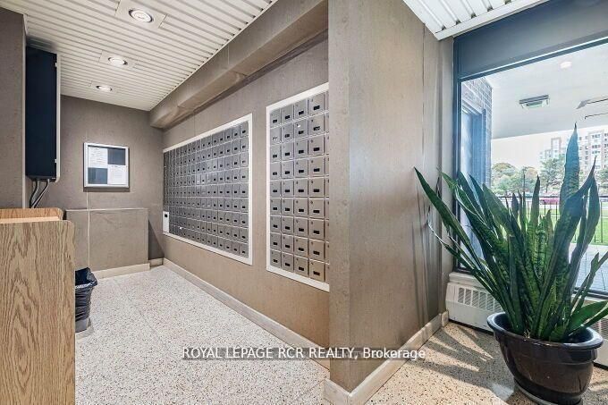 1535 Lakeshore Road E 205 Property Photo 24