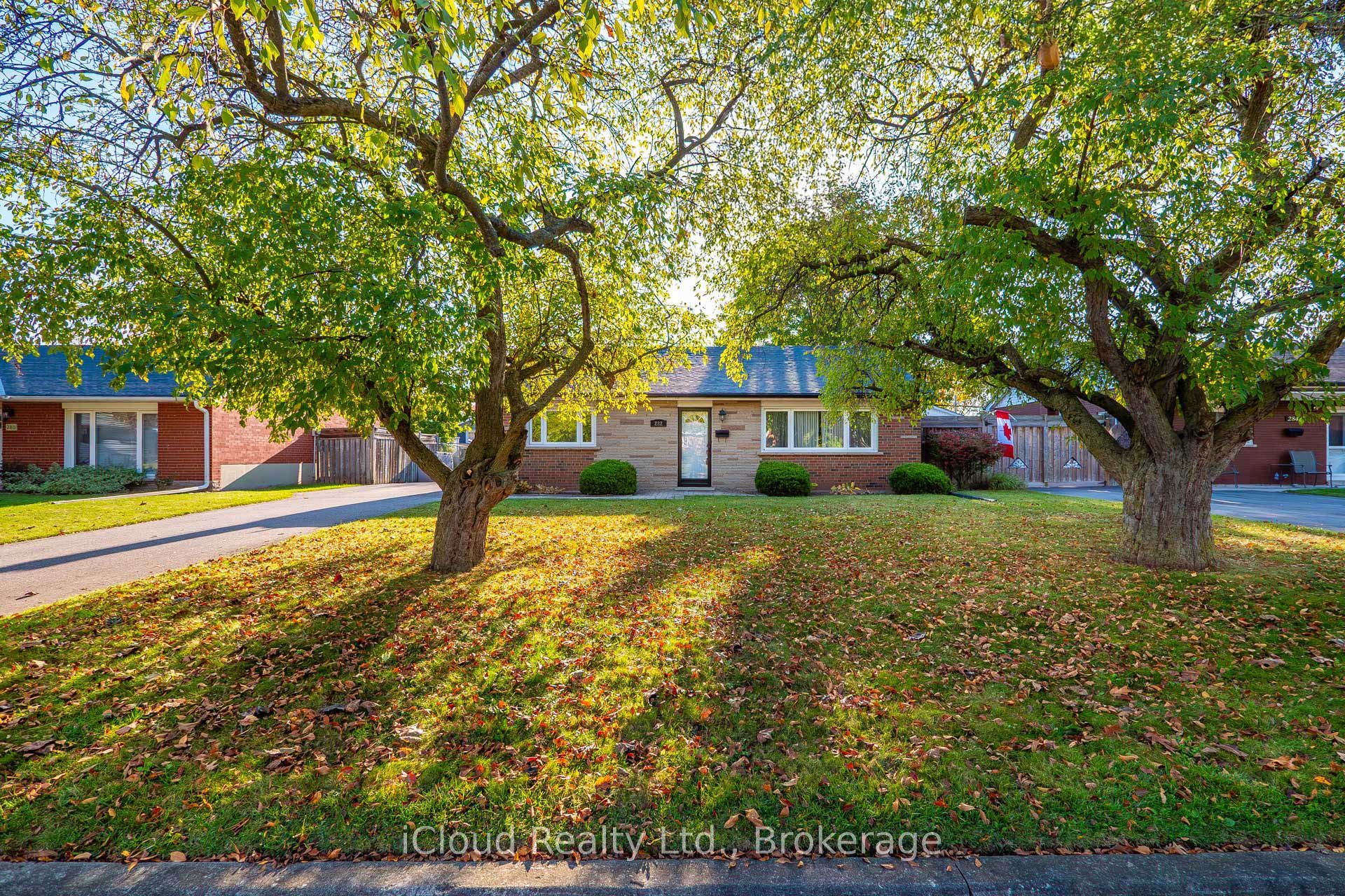 282 Kent Crescent Property Photo 2