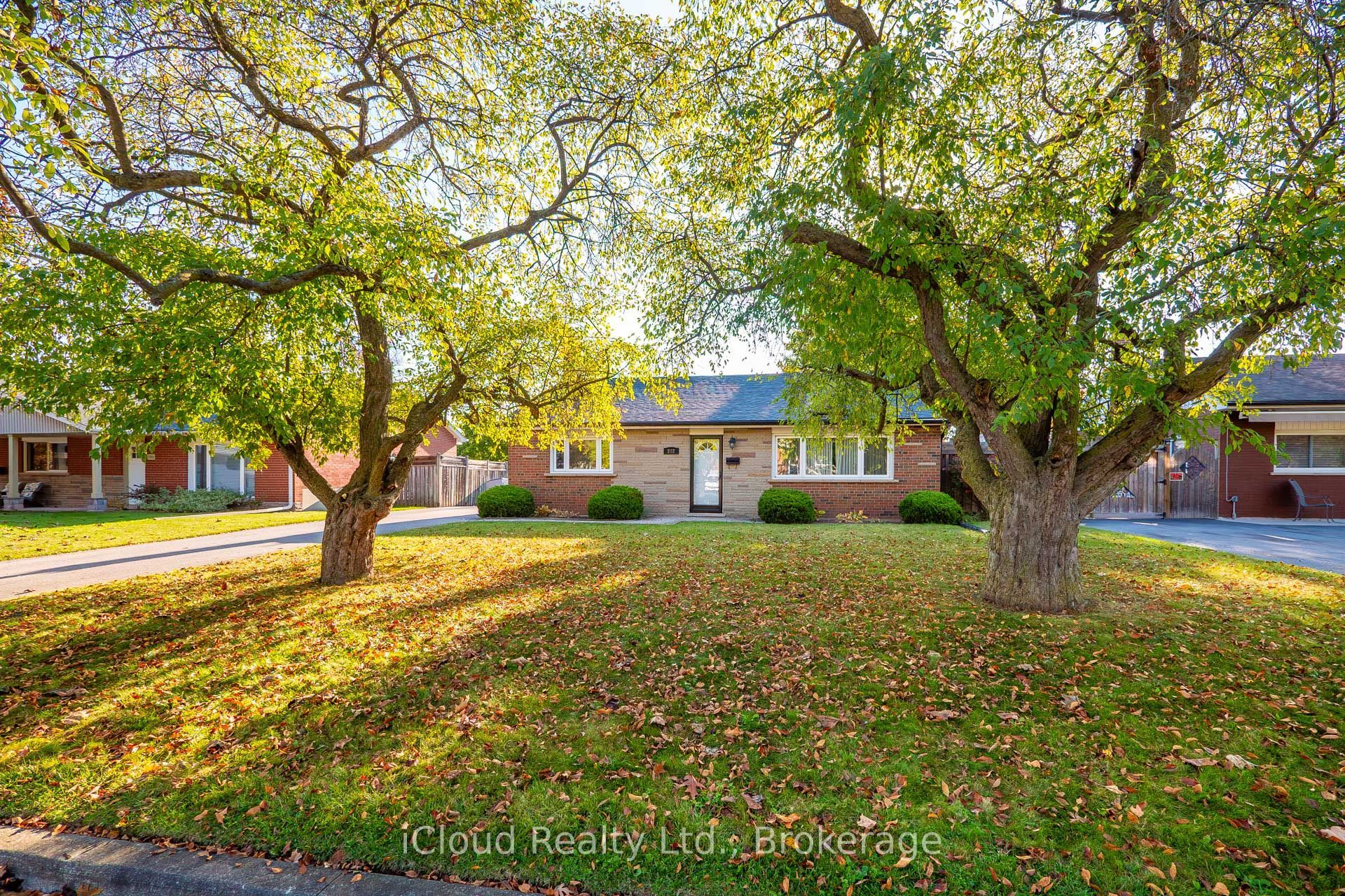 282 Kent Crescent Property Photo 3