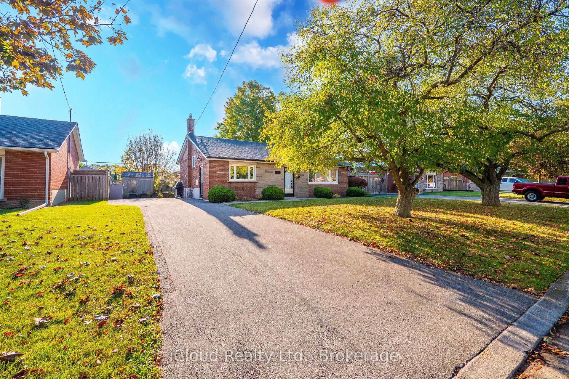 282 Kent Crescent Property Photo 5
