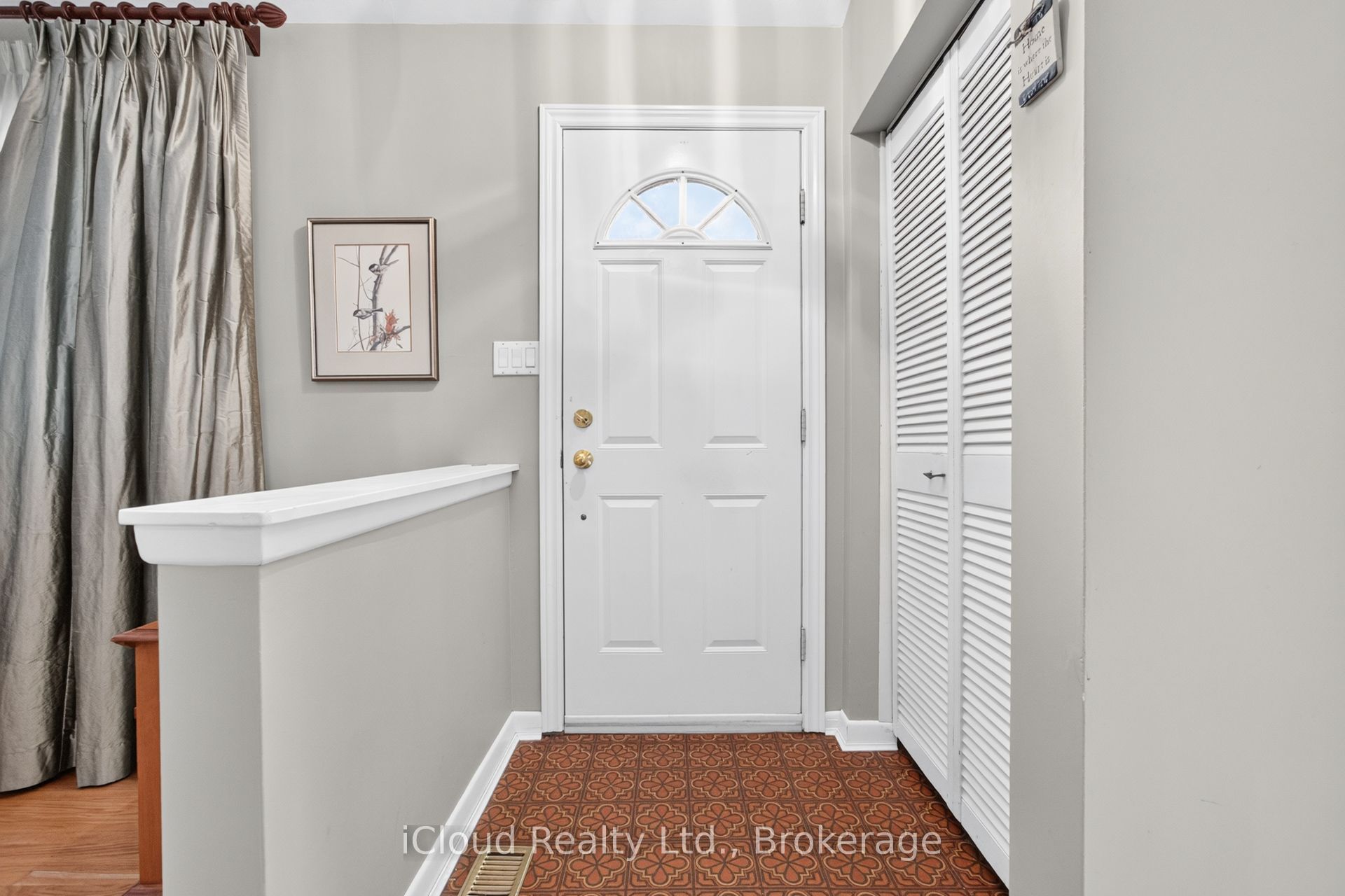 282 Kent Crescent Property Photo 12