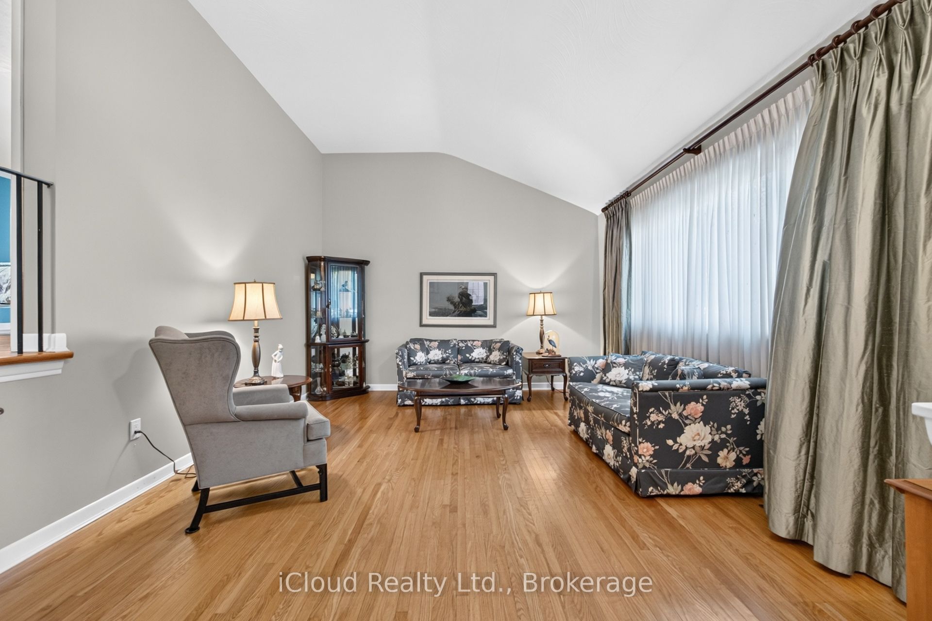 282 Kent Crescent Property Photo 15