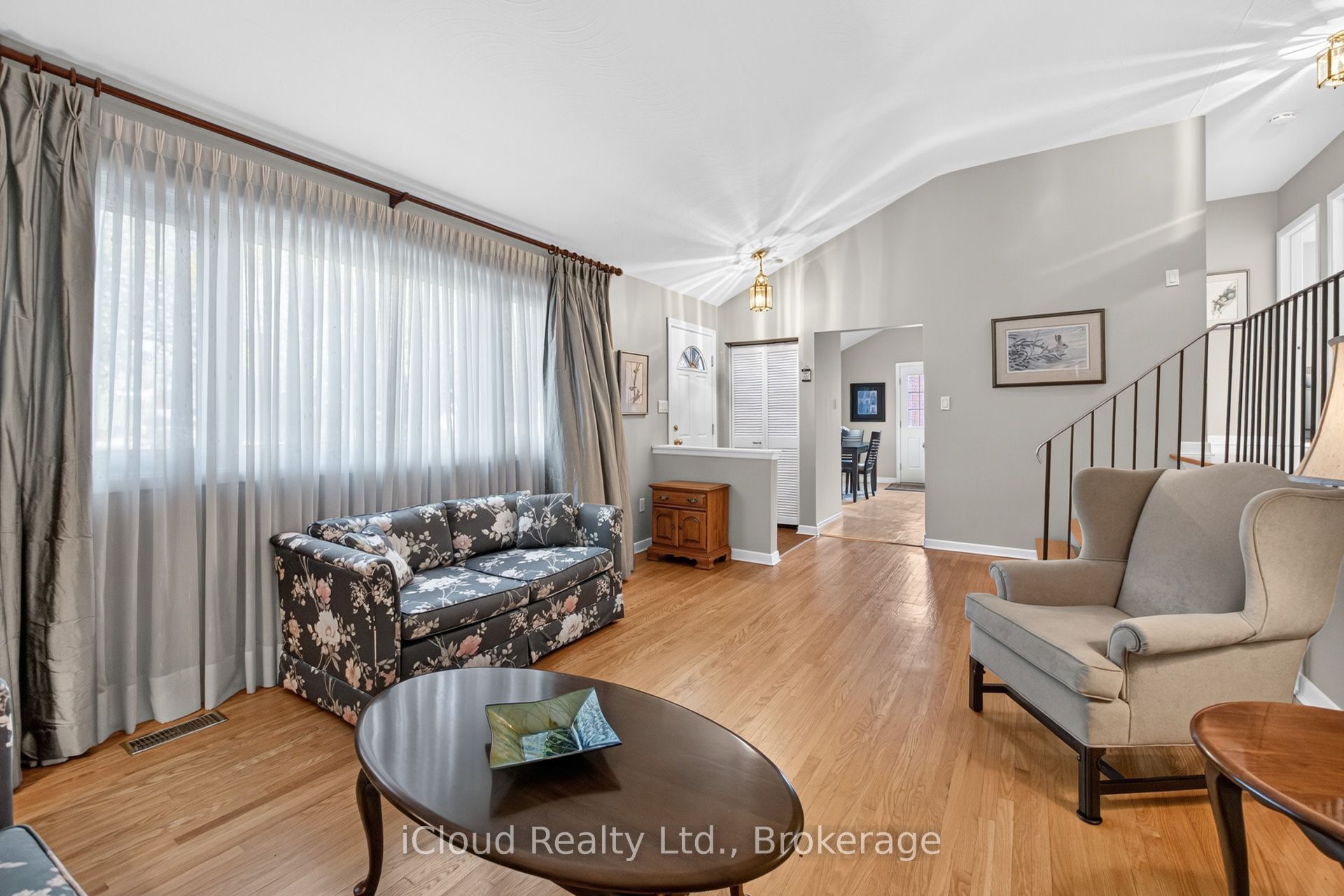 282 Kent Crescent Property Photo 17