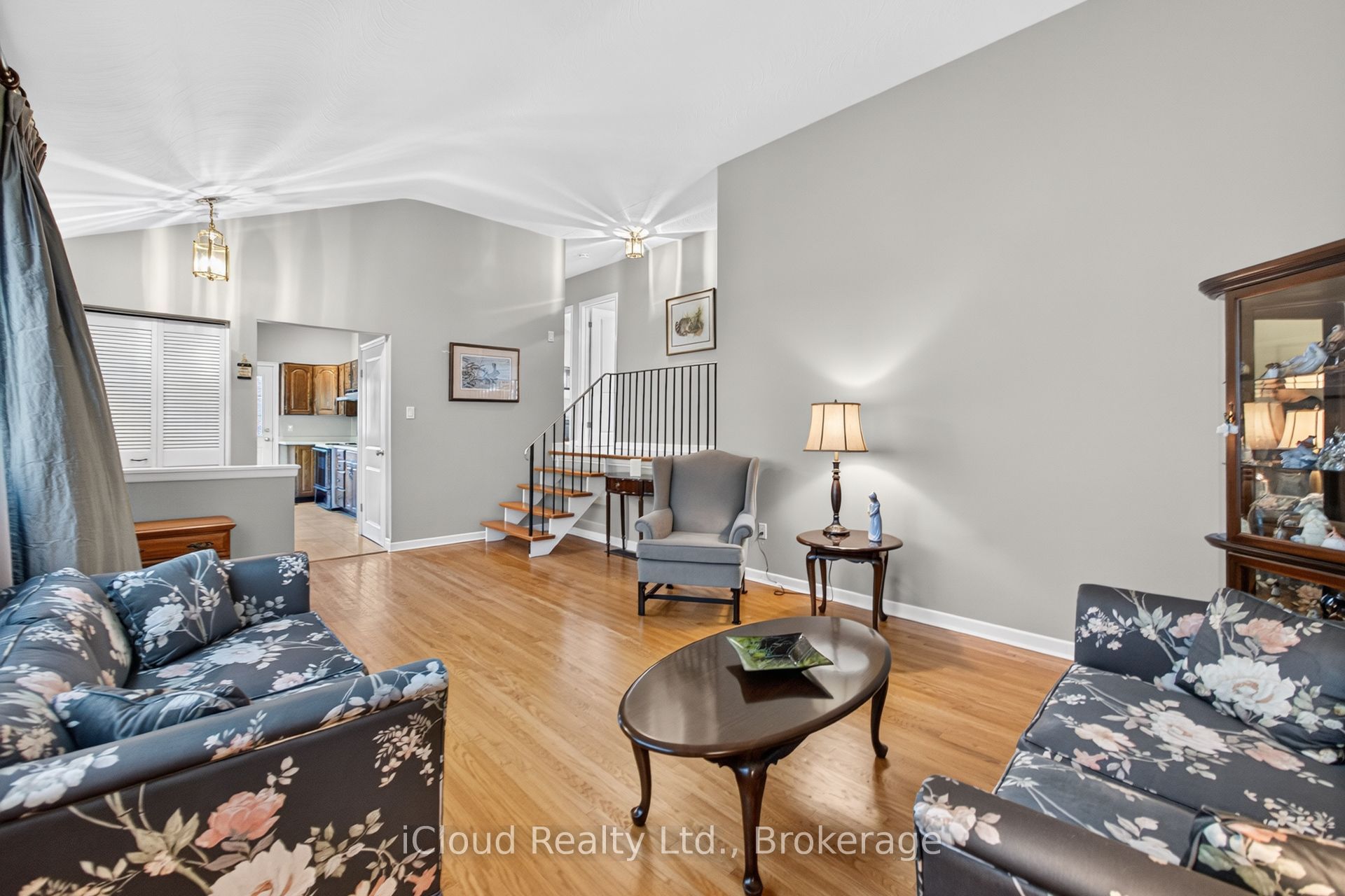 282 Kent Crescent Property Photo 18