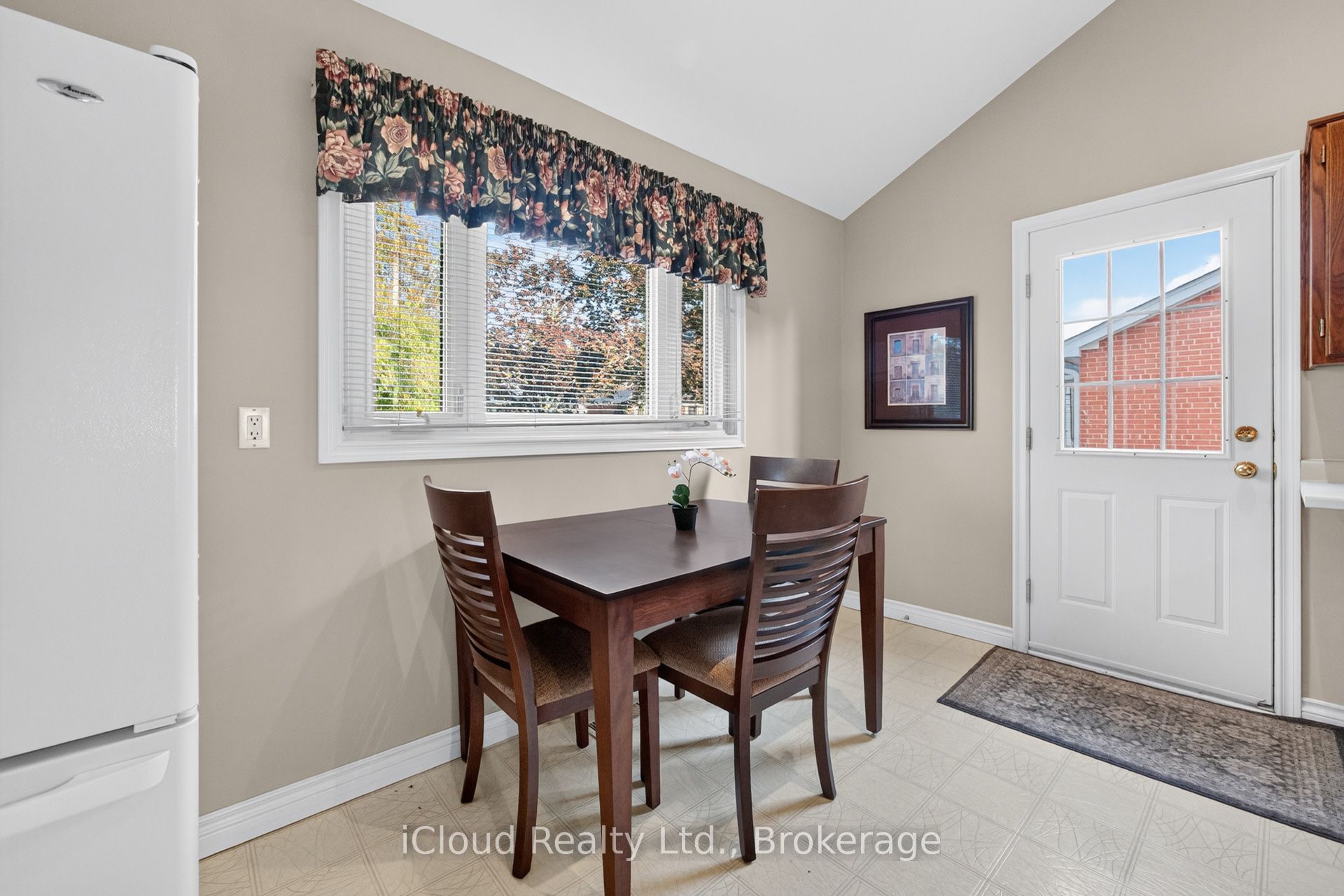 282 Kent Crescent Property Photo 21